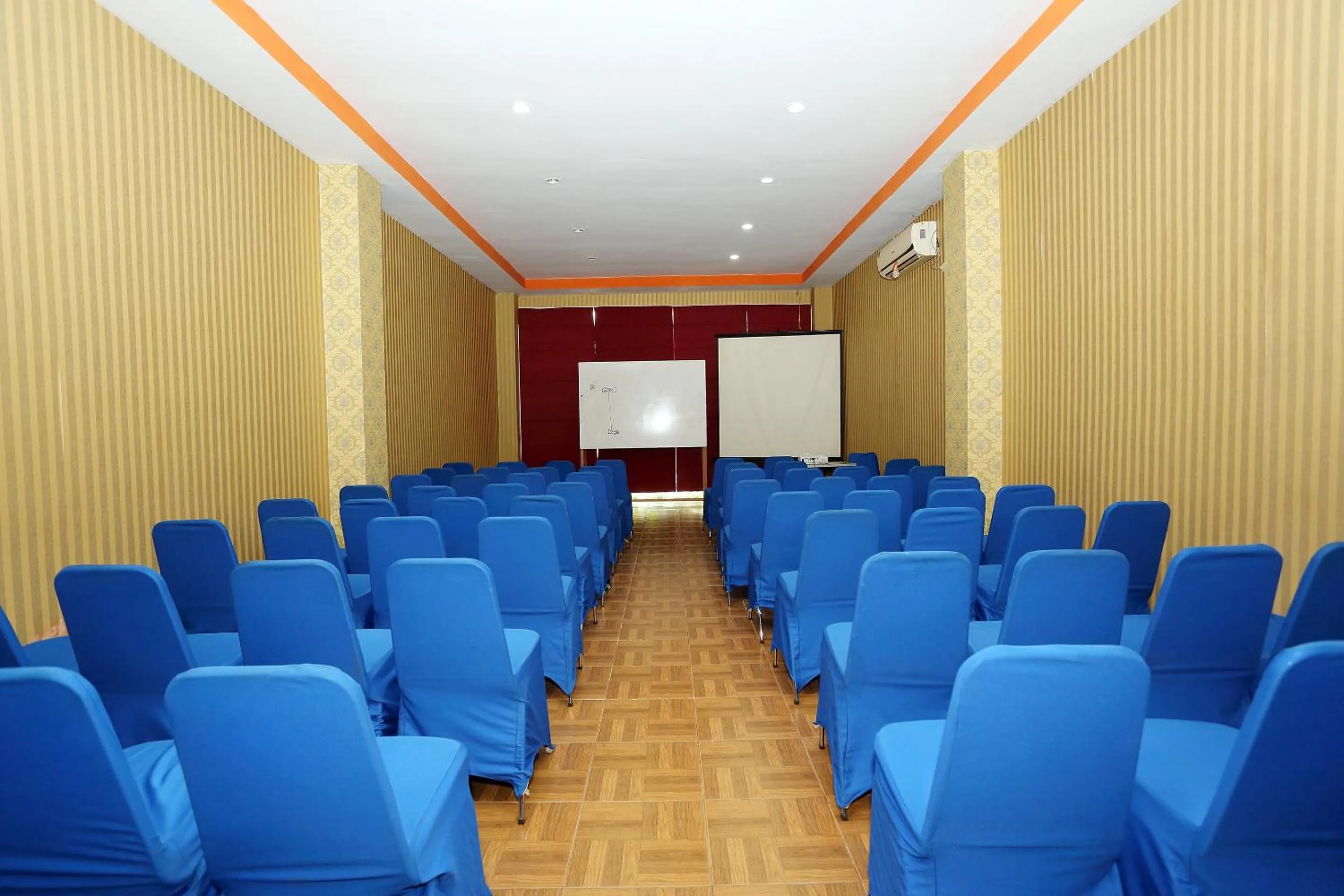 Meeting/conference room in Sans Hotel City Inn Palangkaraya