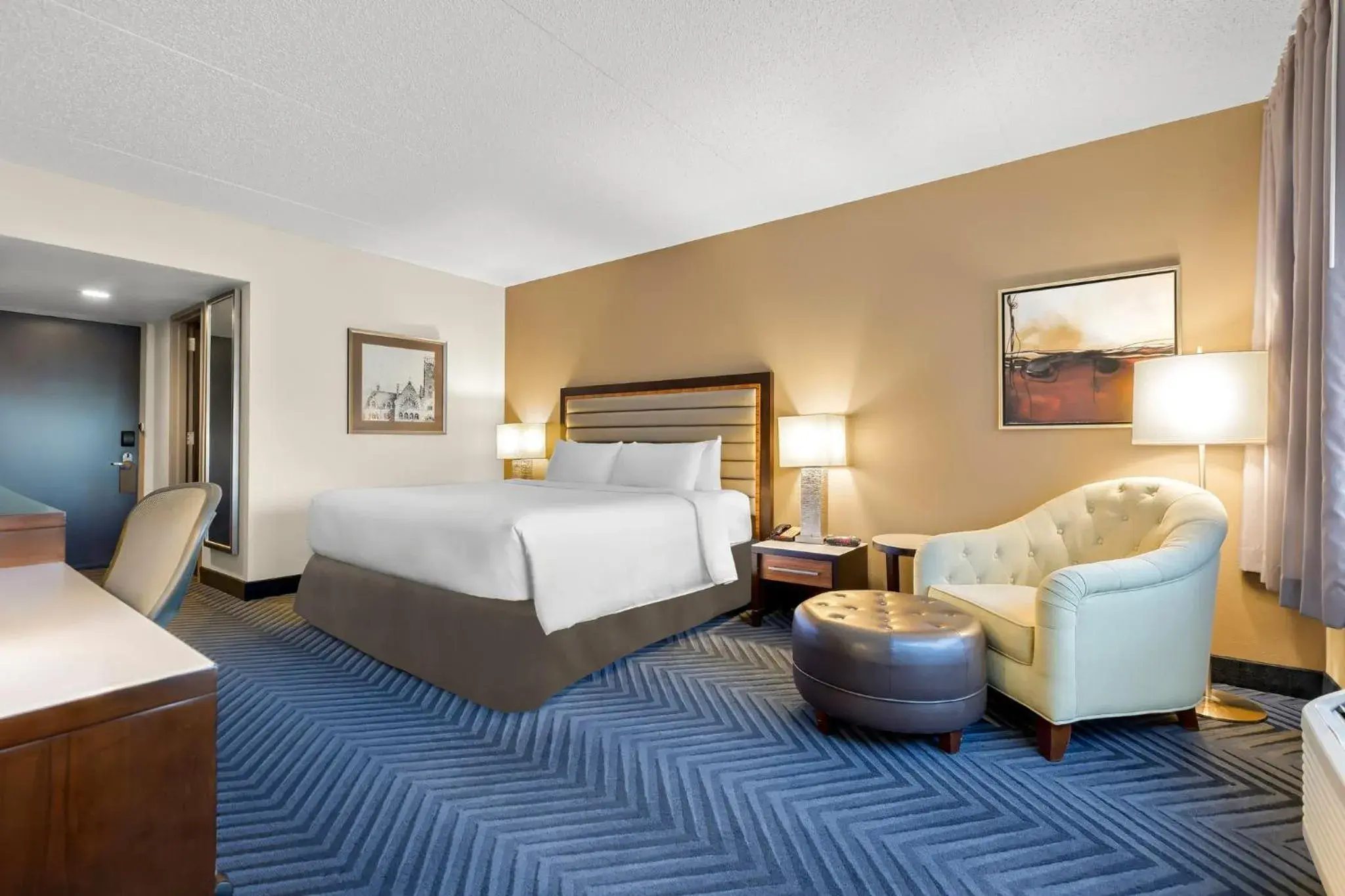 One-Bedroom King Suite with Kitchen in Crowne Plaza Princeton - Conference Center by IHG One-Bedroom King Suite with Kitchen in Crowne Plaza Princeton - Conference Center by IHG