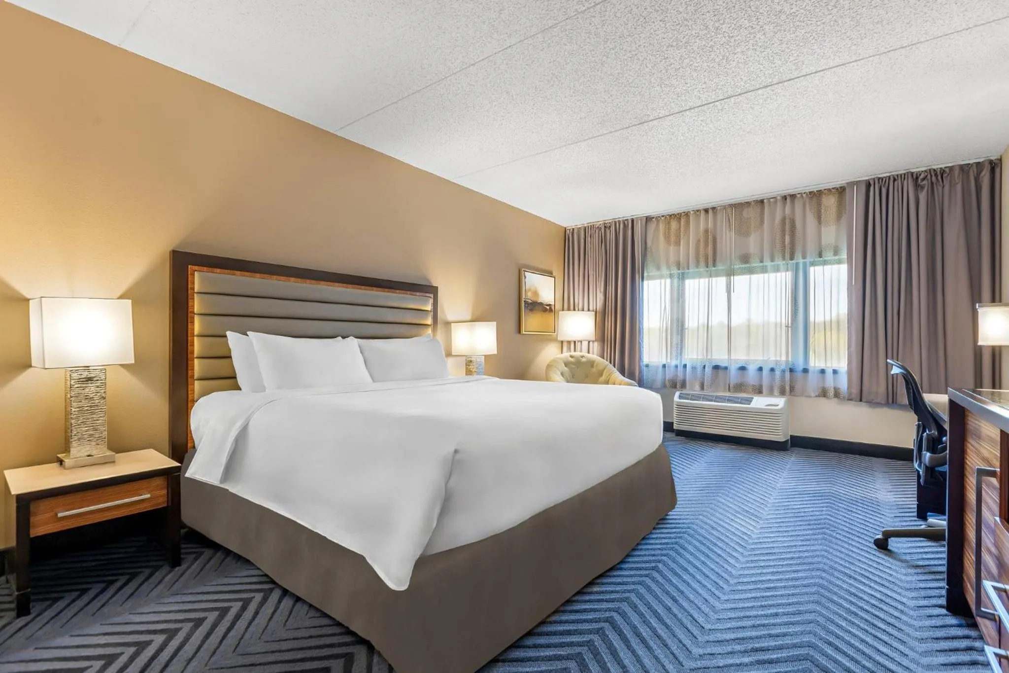 Photo of the whole room, Bed in Crowne Plaza Princeton - Conference Center by IHG