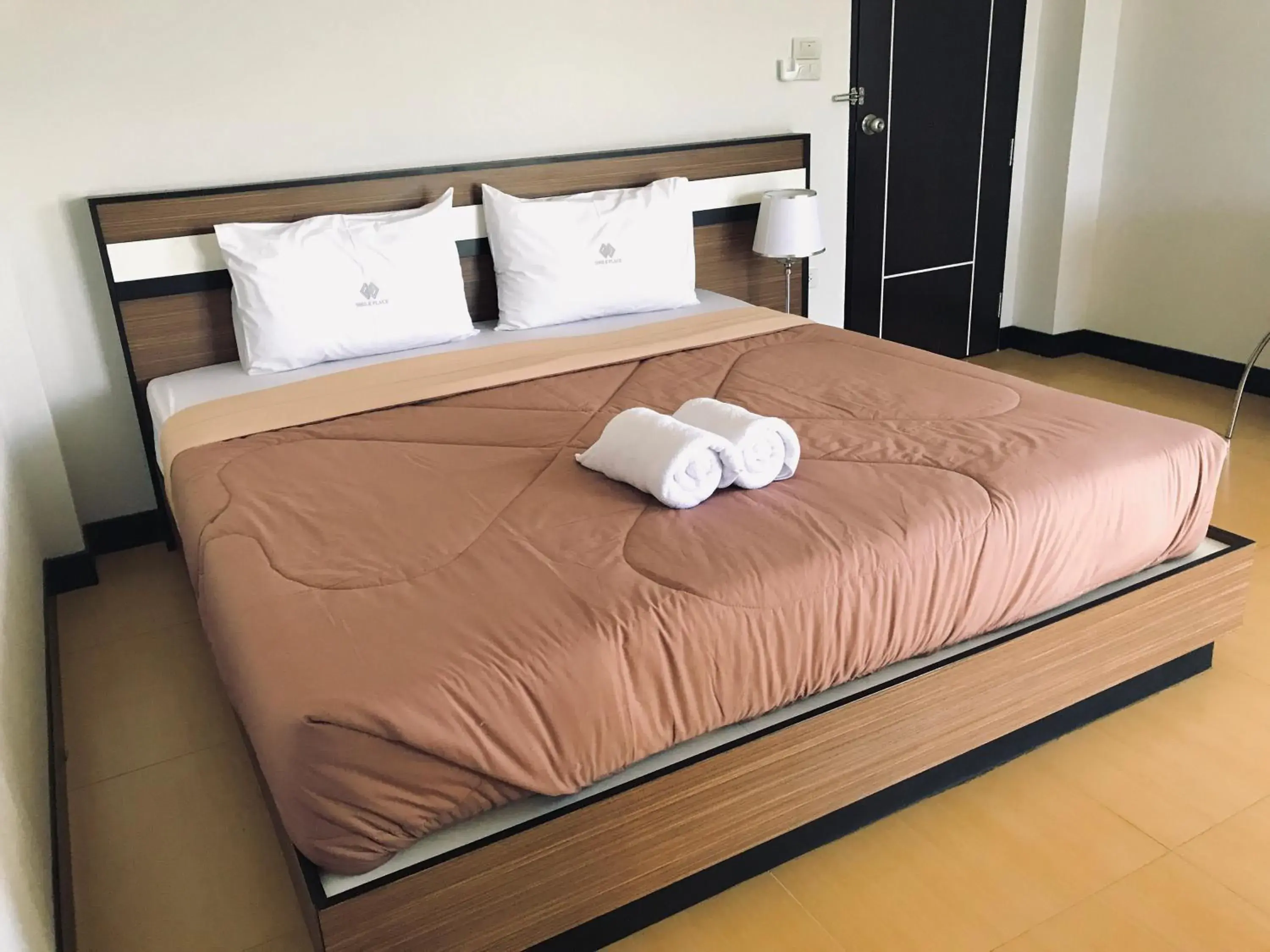 King Room with Balcony in Smile Place (สมายเพลส) King Room with Balcony in Smile Place (สมายเพลส)