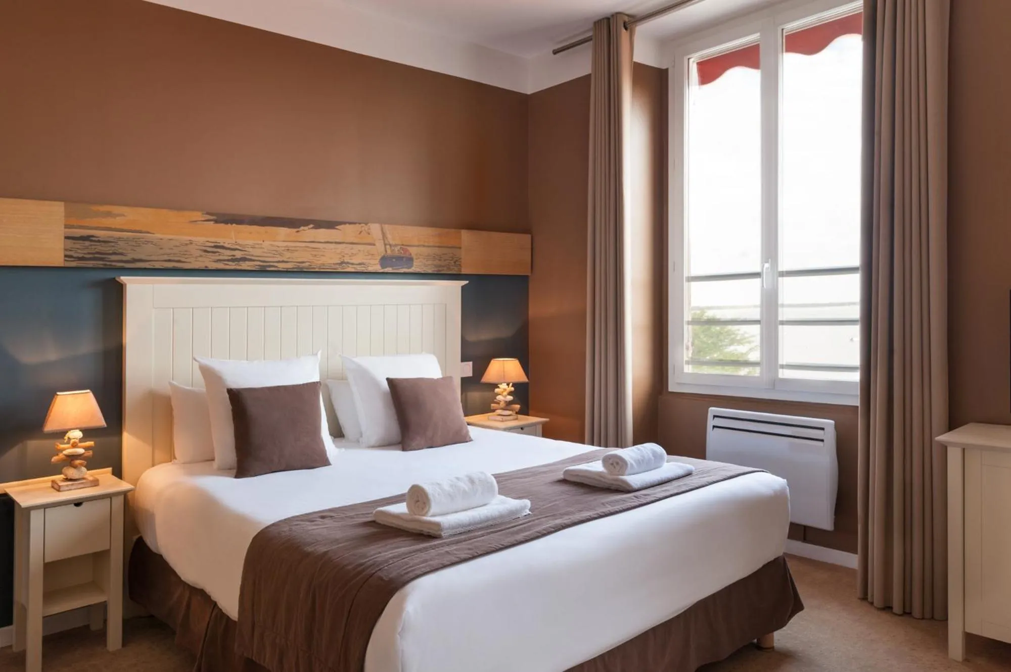 Bedroom, Bed in Hôtel de la Plage - Ronce-les-bains