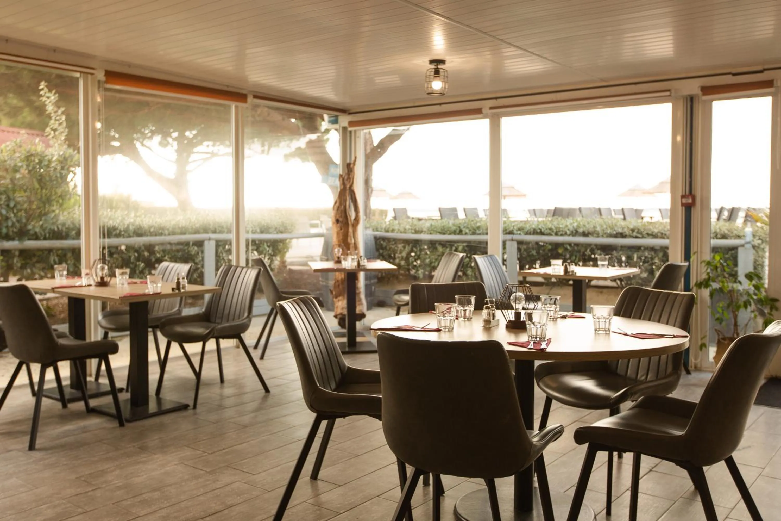 Restaurant/Places to Eat in Hôtel de la Plage, Ronce-les-bains, La Tremblade