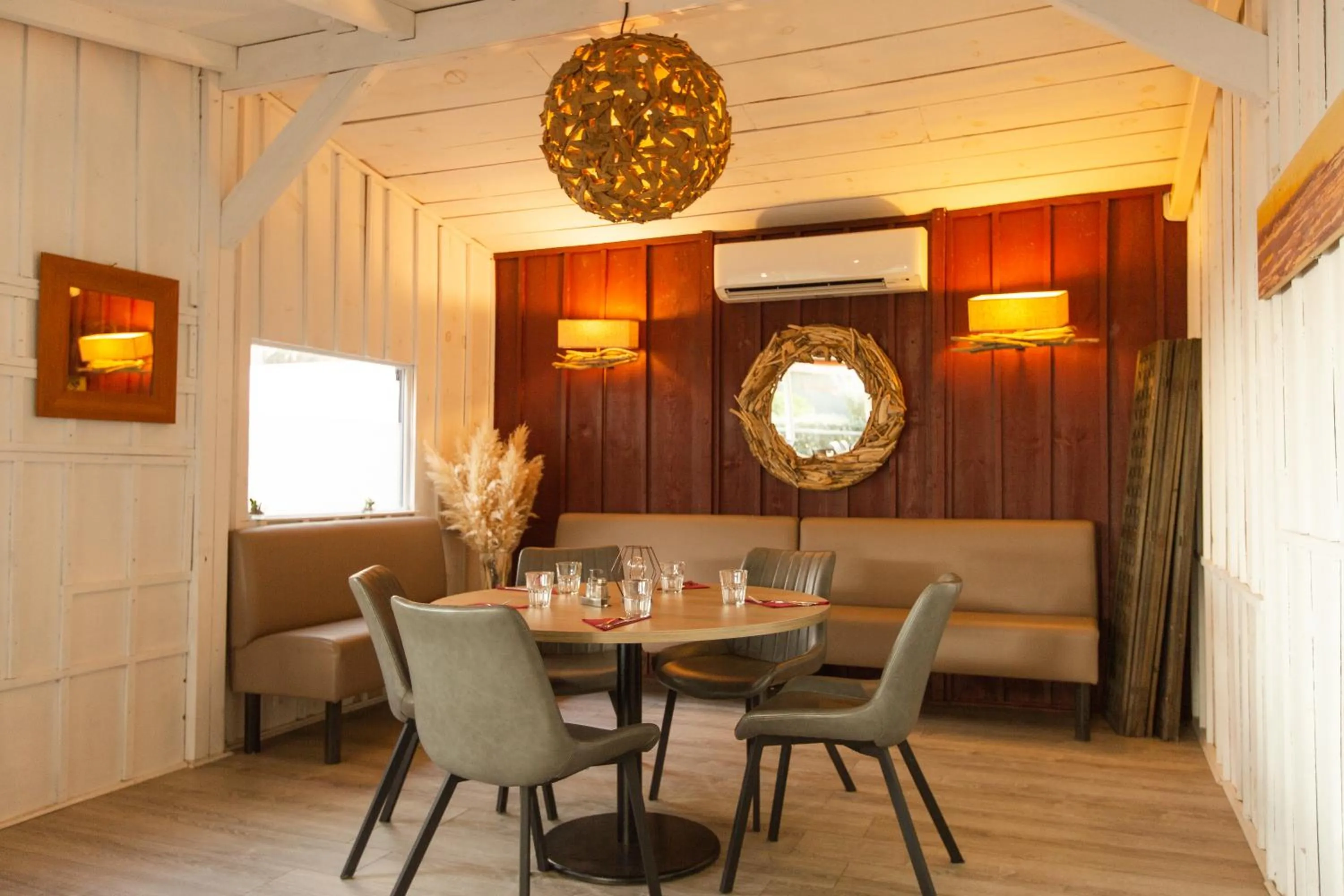 Restaurant/places to eat, Dining Area in Hôtel de la Plage, Ronce-les-bains, La Tremblade