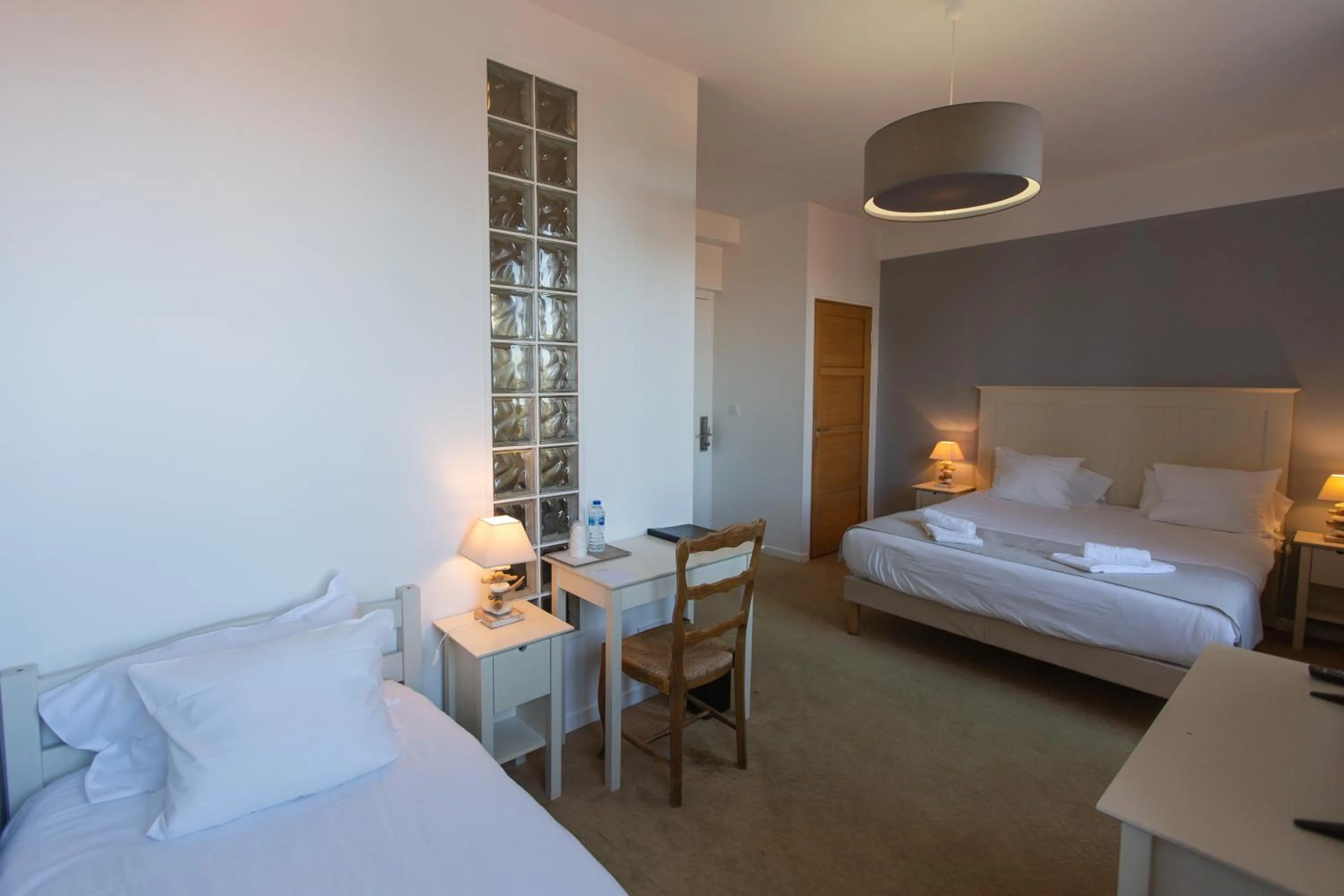 Bed in Hôtel de la Plage, Ronce-les-bains, La Tremblade