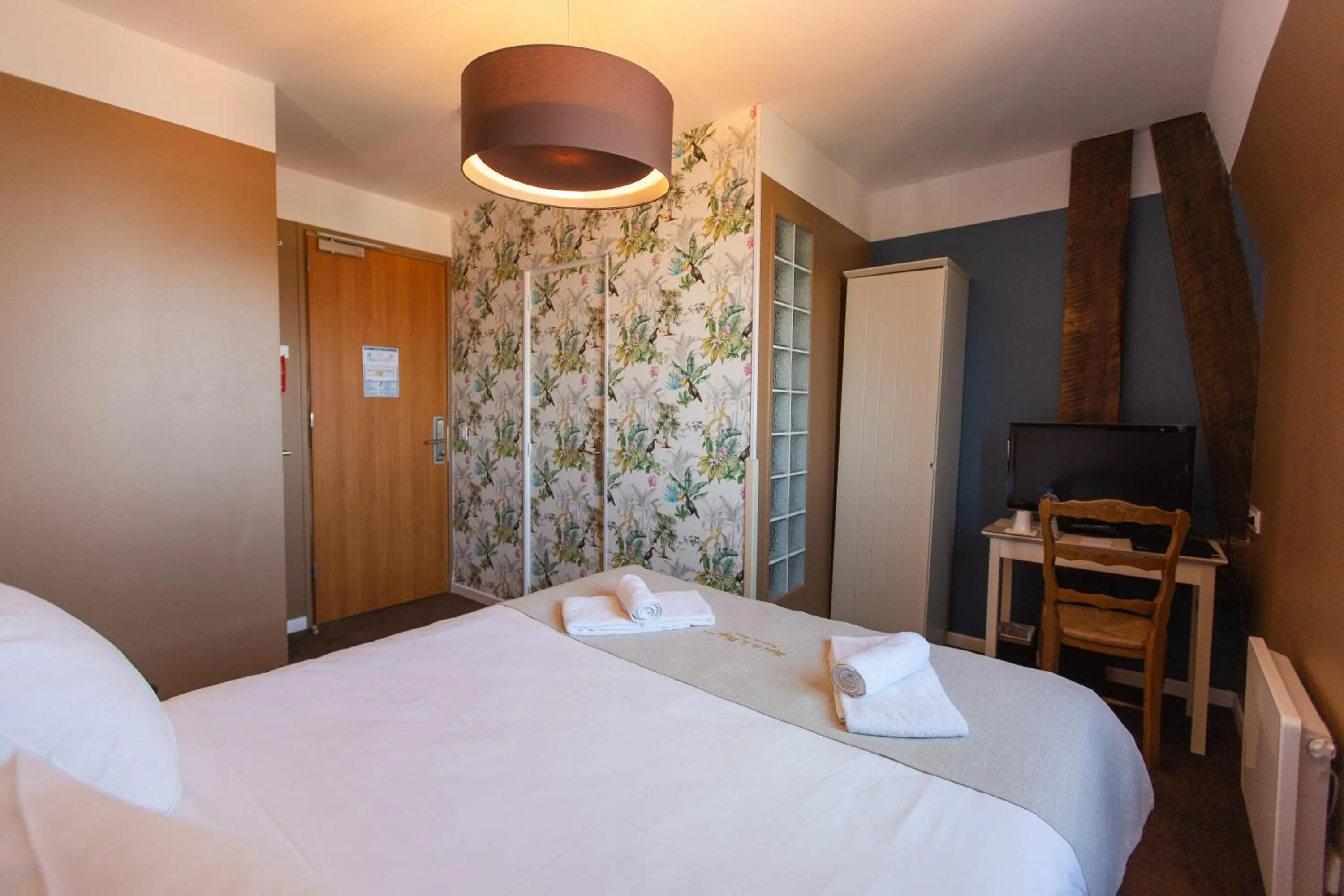 Photo of the whole room, Bed in Hôtel de la Plage, Ronce-les-bains, La Tremblade