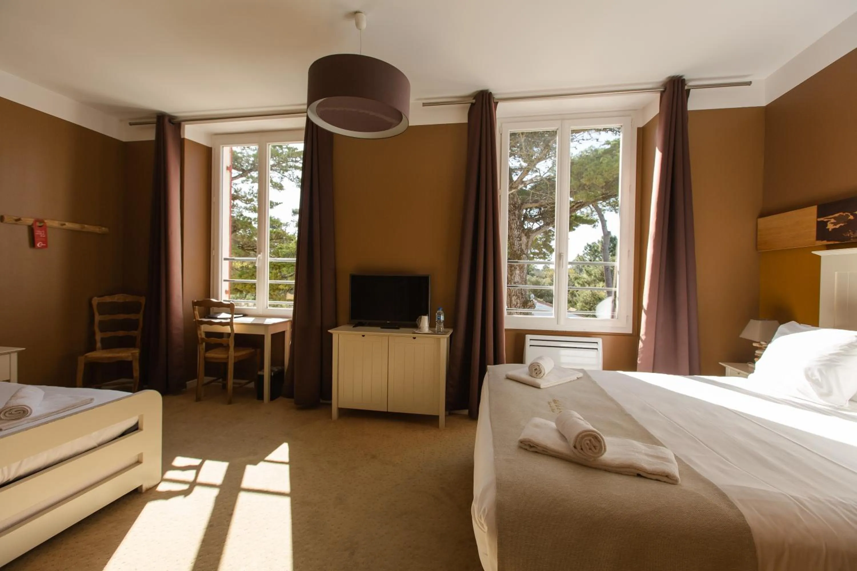 Photo of the whole room, Bed in Hôtel de la Plage, Ronce-les-bains, La Tremblade