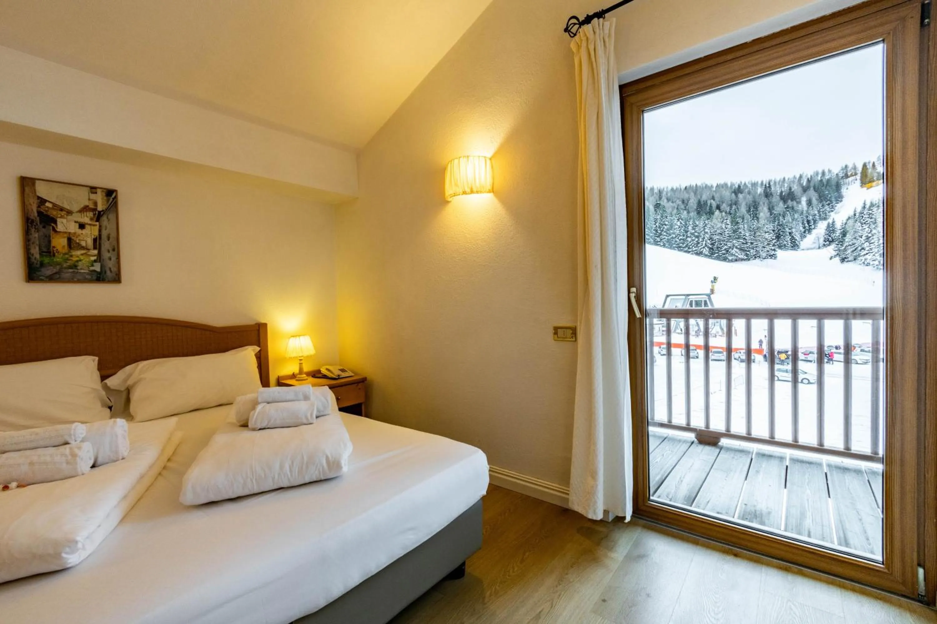 Bedroom, Bed in Hotel Grizzly "Ski-in Ski-out"