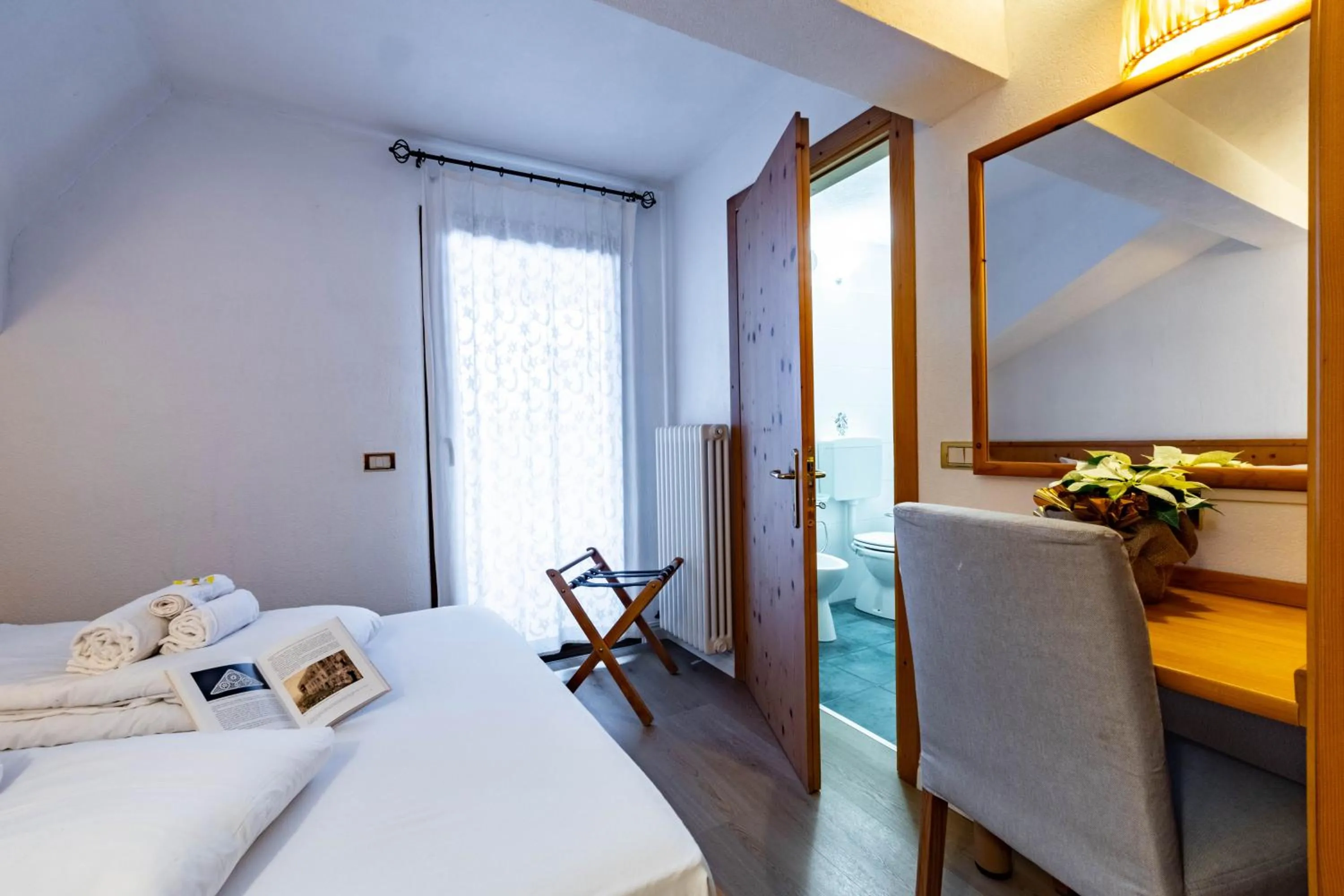 Bedroom, Bed in Hotel Grizzly "Ski-in Ski-out"