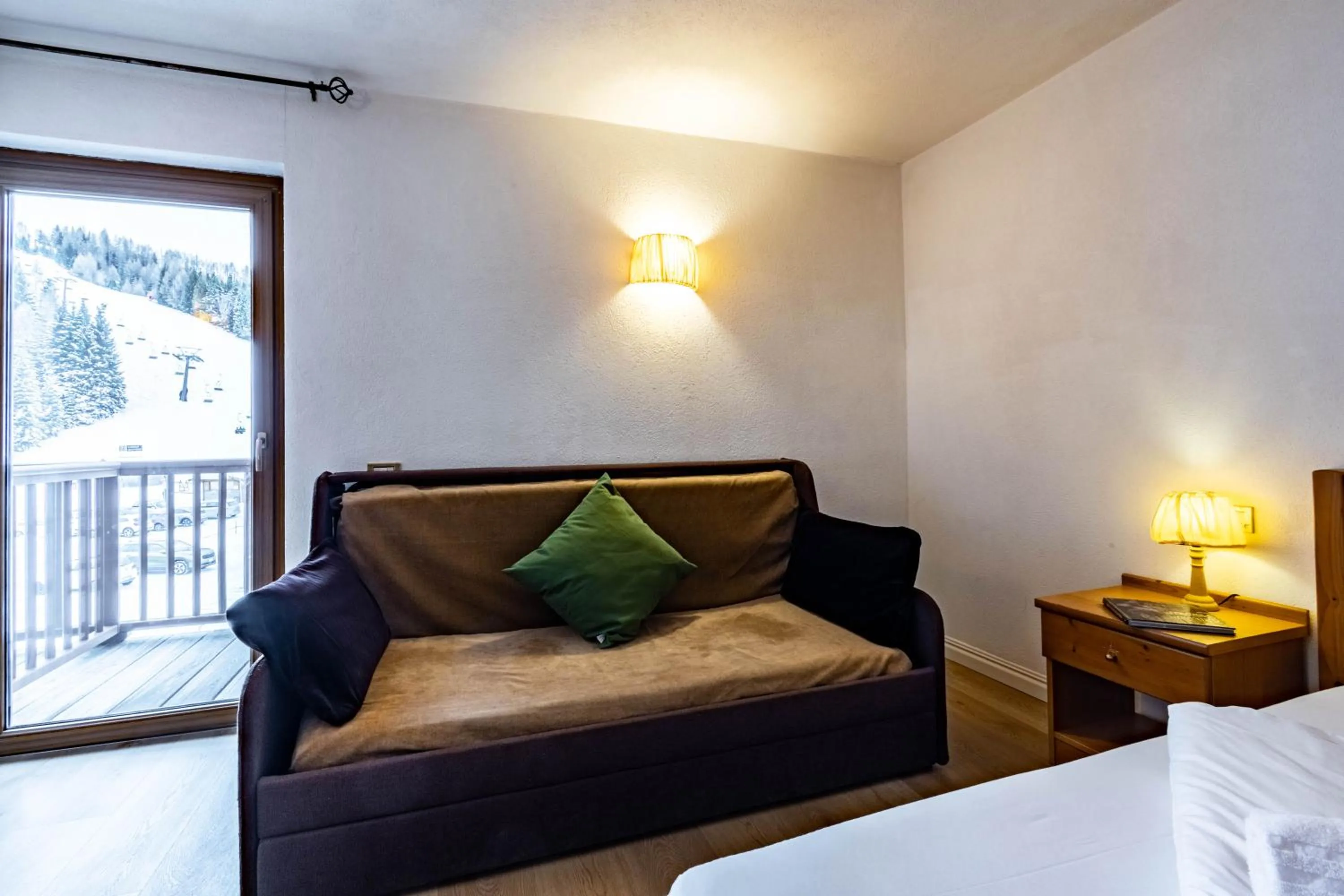 Bedroom, Bed in Hotel Grizzly "Ski-in Ski-out"