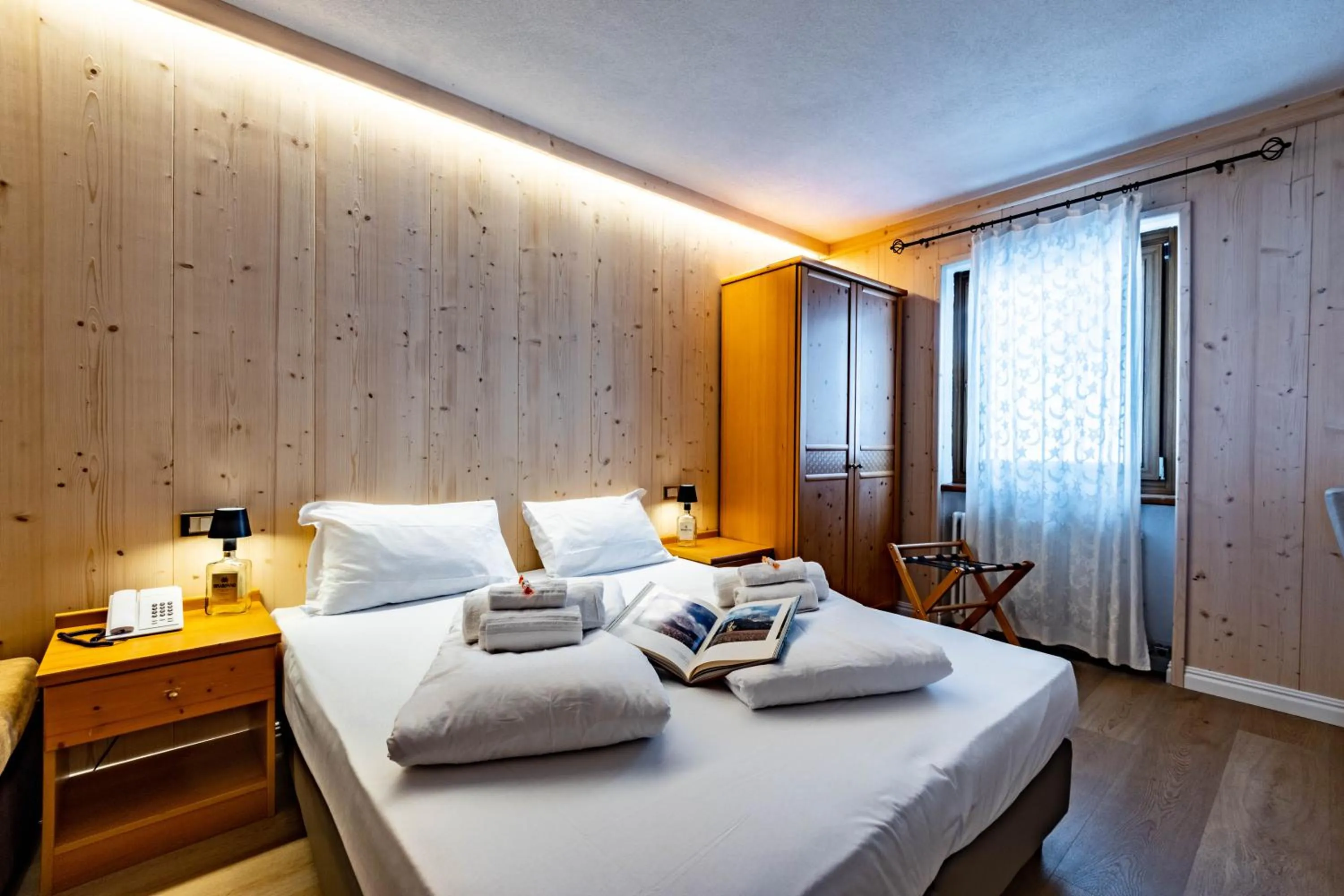 Bedroom, Bed in Hotel Grizzly "Ski-in Ski-out"