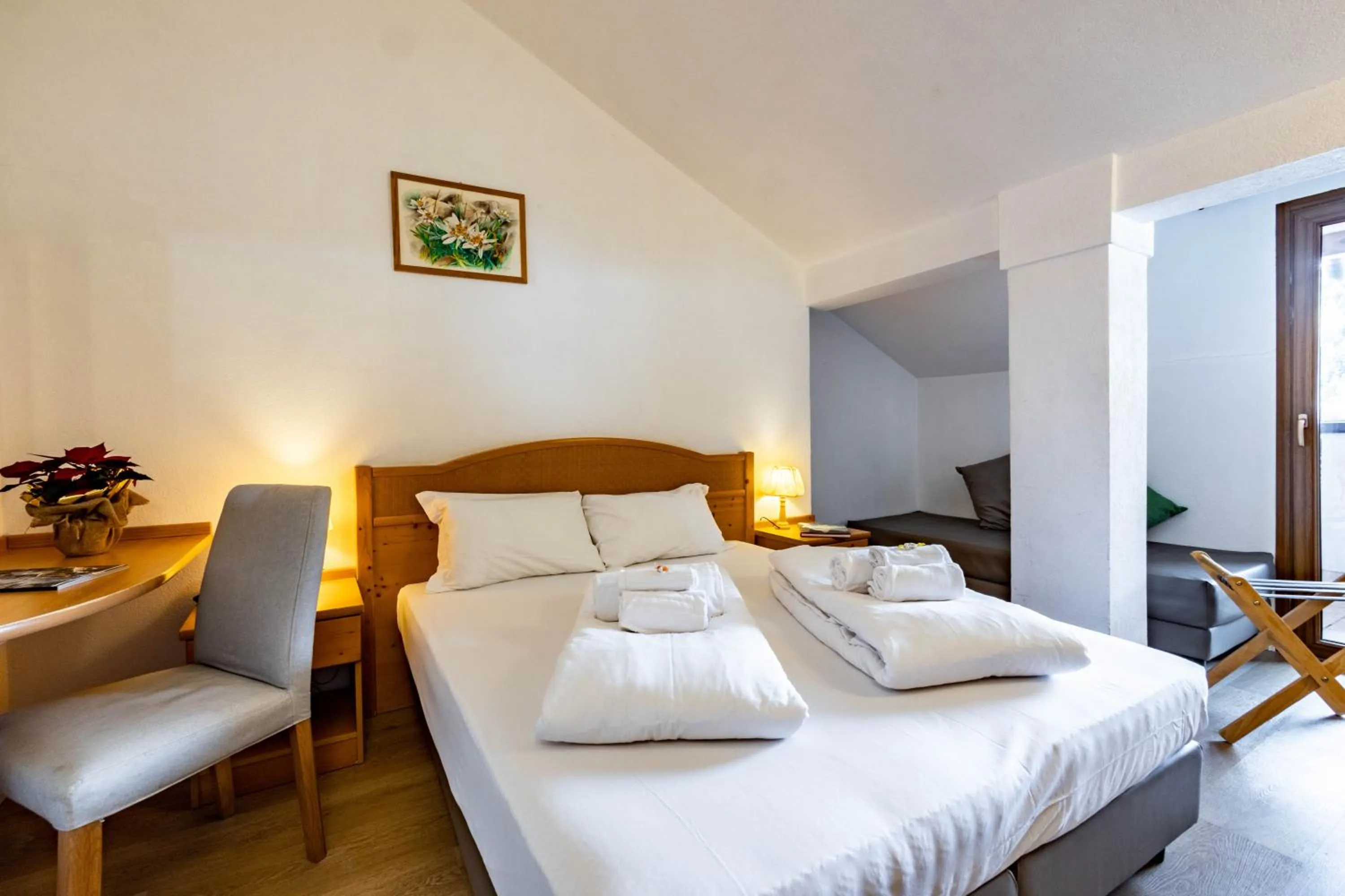 Bedroom, Bed in Hotel Grizzly "Ski-in Ski-out"