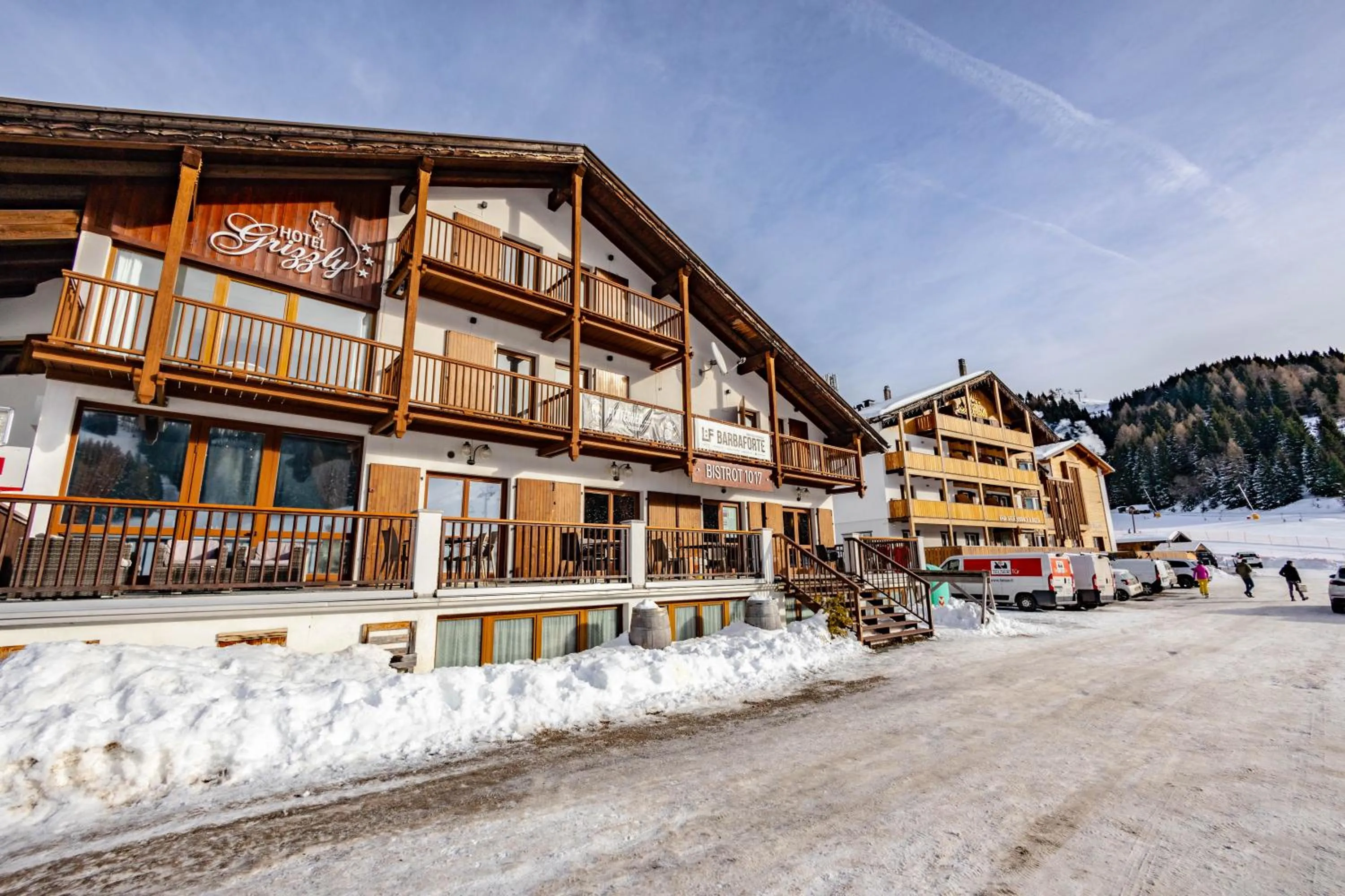 Property building in Hotel Grizzly "Ski-in Ski-out"