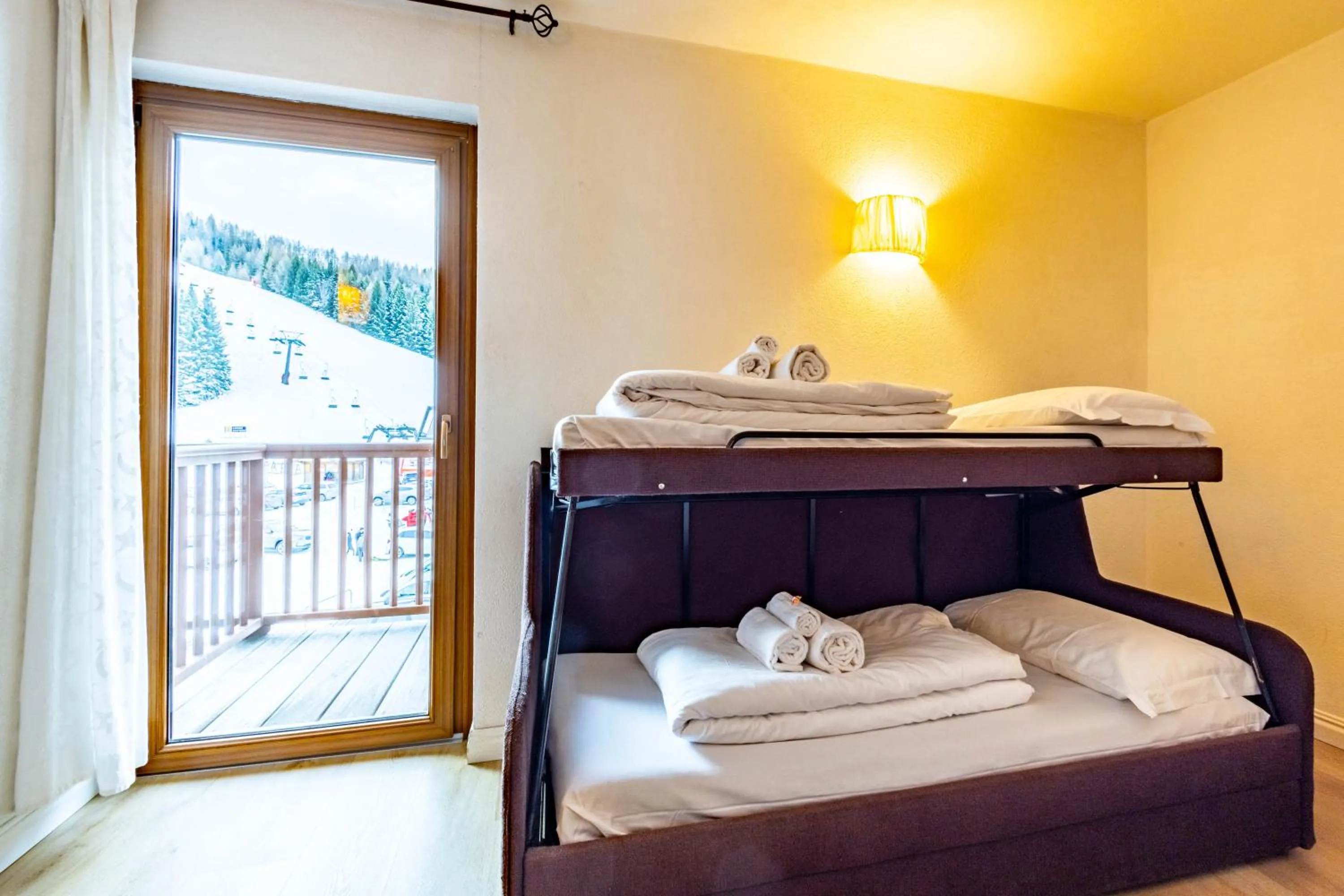 Bedroom, Bed in Hotel Grizzly "Ski-in Ski-out"