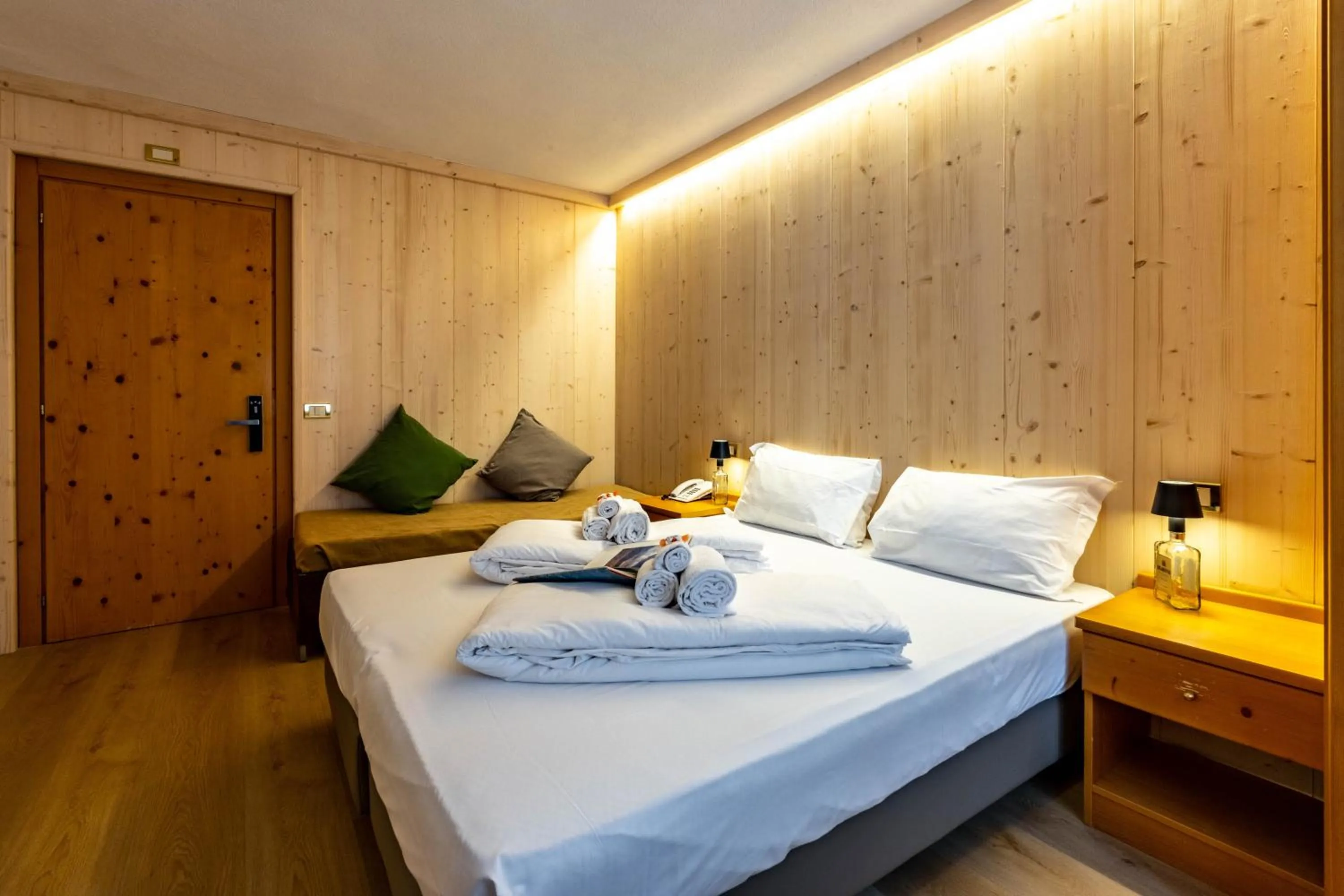 Bedroom, Bed in Hotel Grizzly "Ski-in Ski-out"