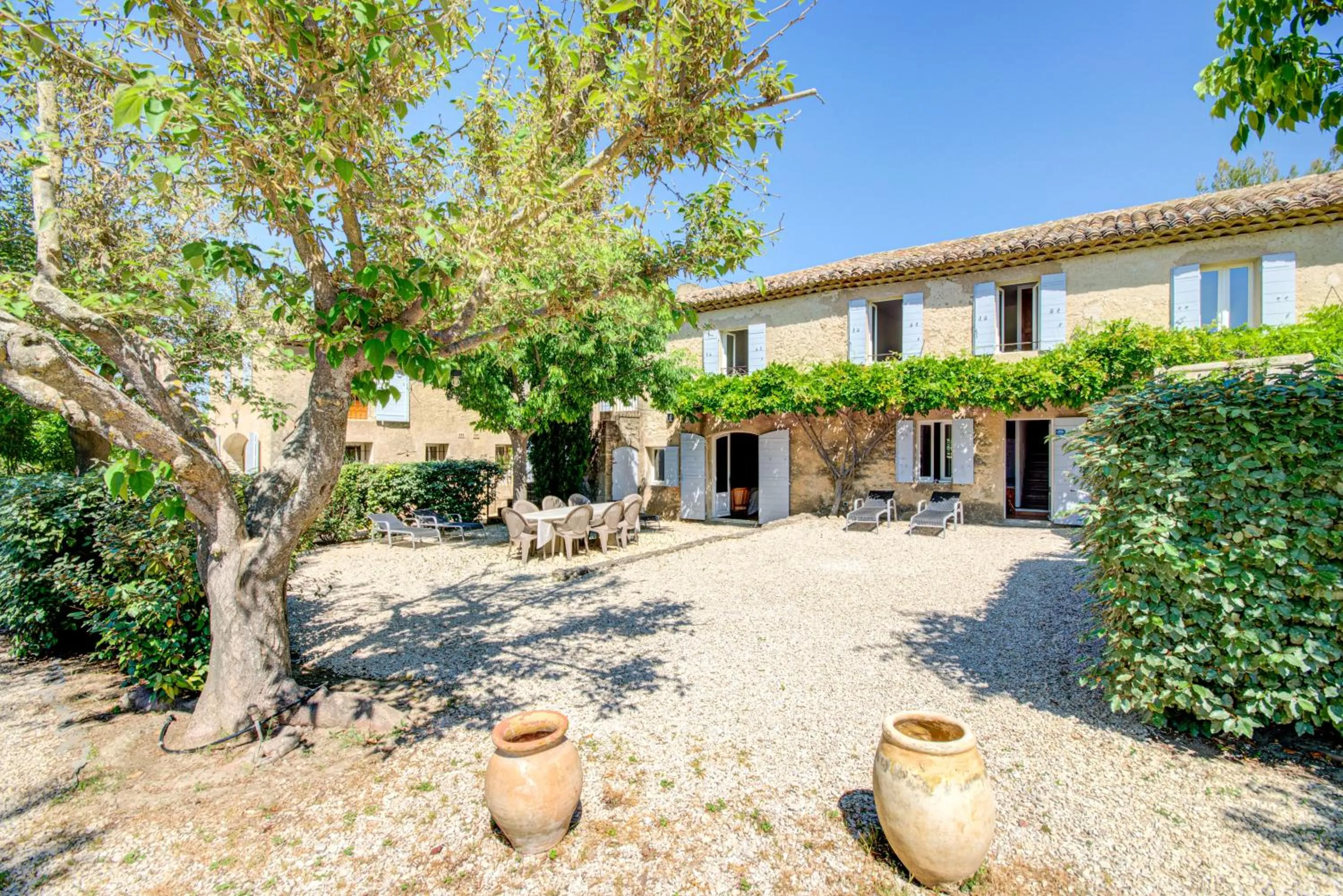 Property building in Les Chambres du Perussier