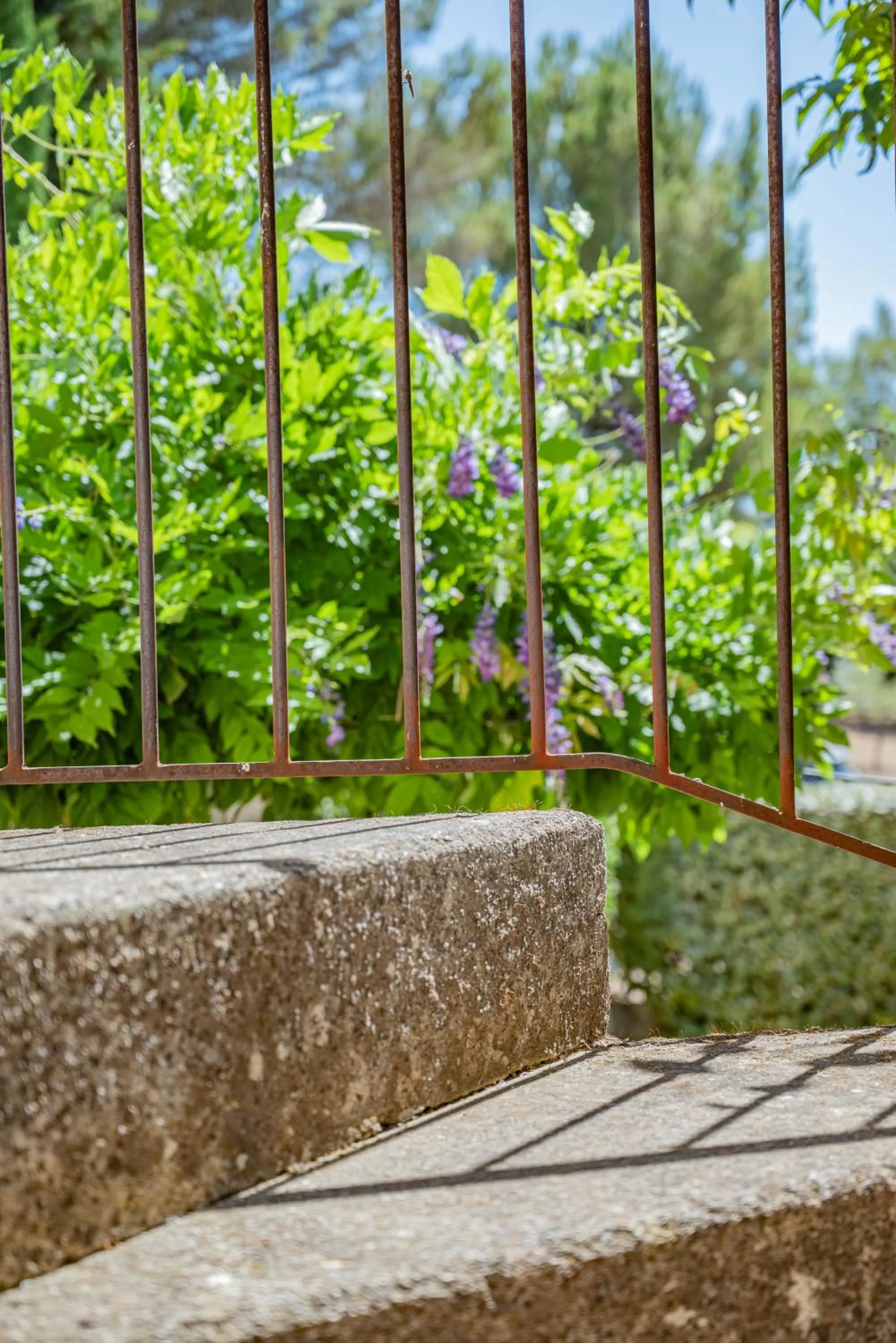 Facade/entrance in Les Chambres du Perussier