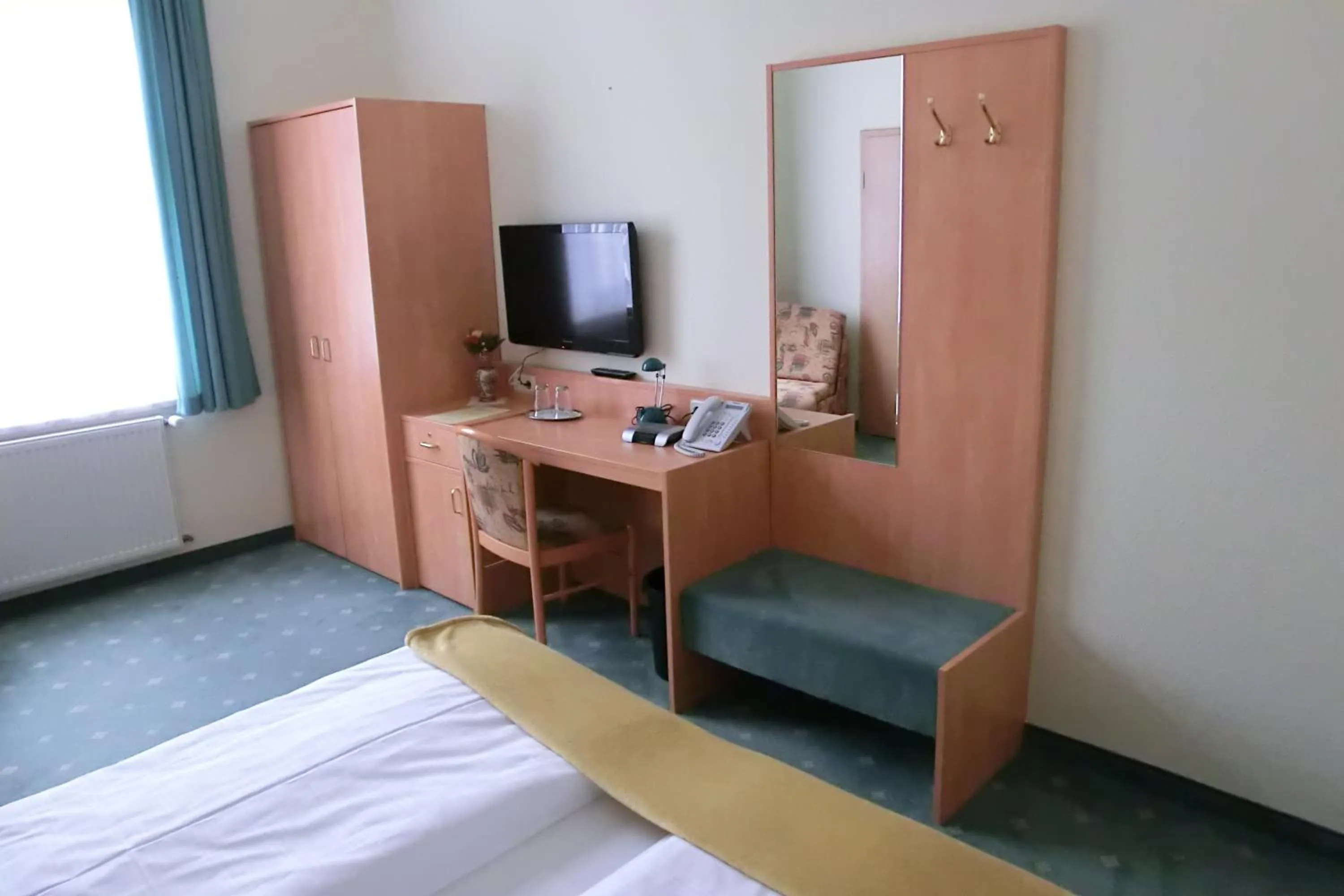 Photo of the whole room, Bed in Hotel Garni am Schlosspark