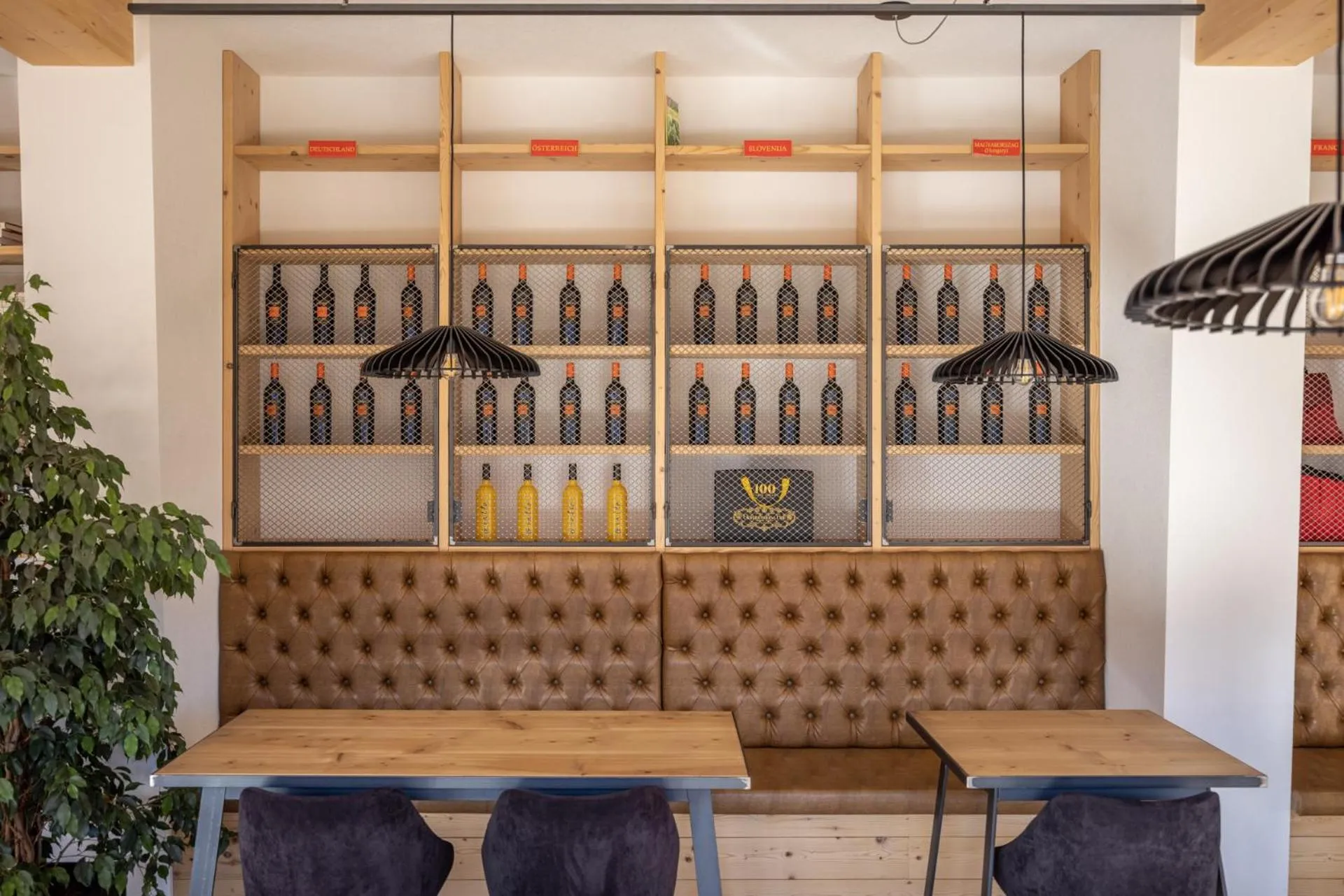 Lounge or bar in Giallo Dolomiti Wellness