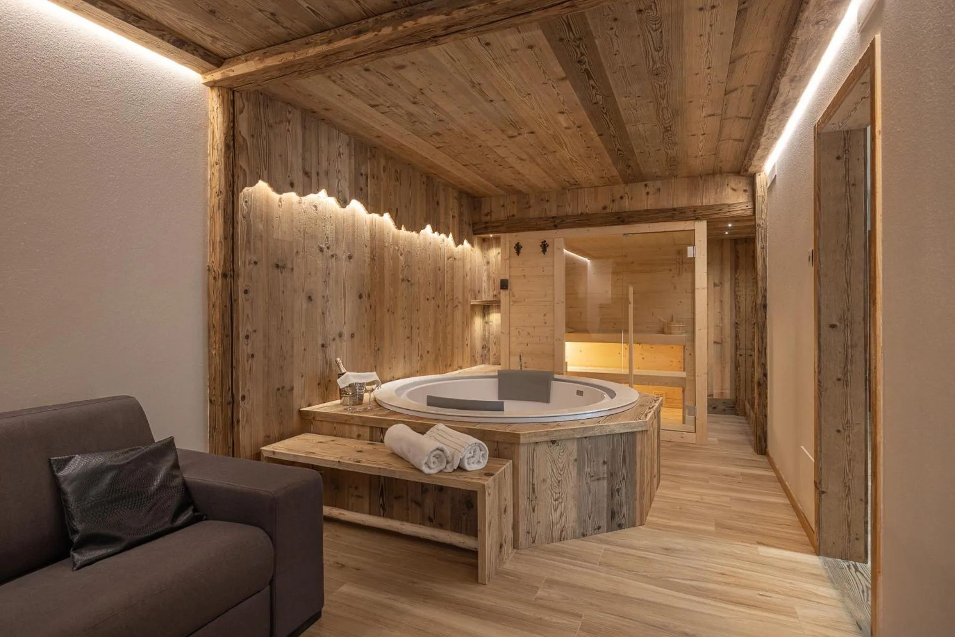 Hot Tub in Giallo Dolomiti Wellness