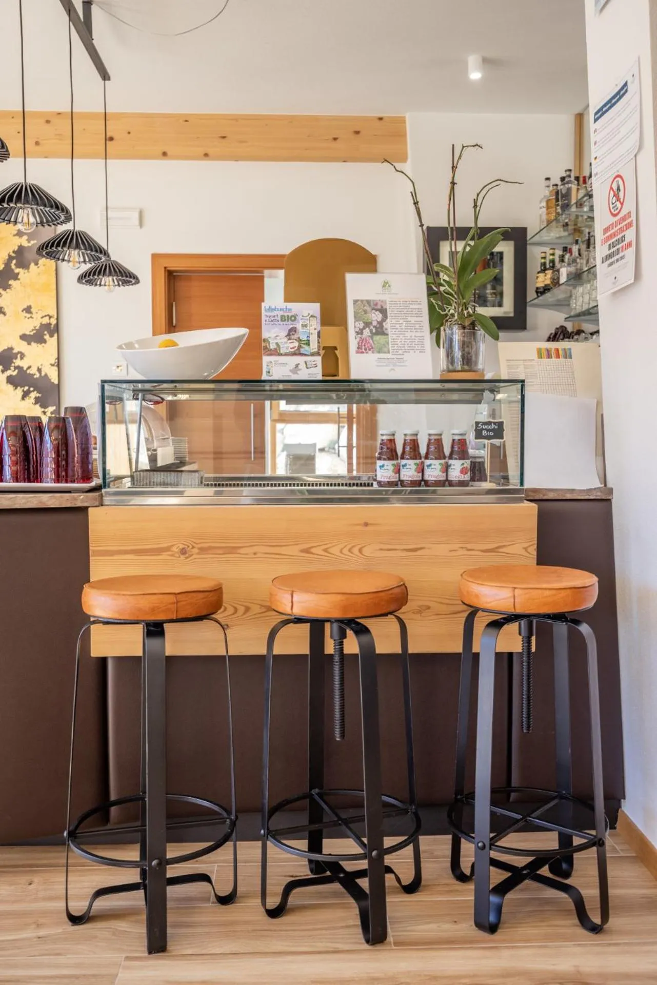 Lounge or bar in Giallo Dolomiti Wellness