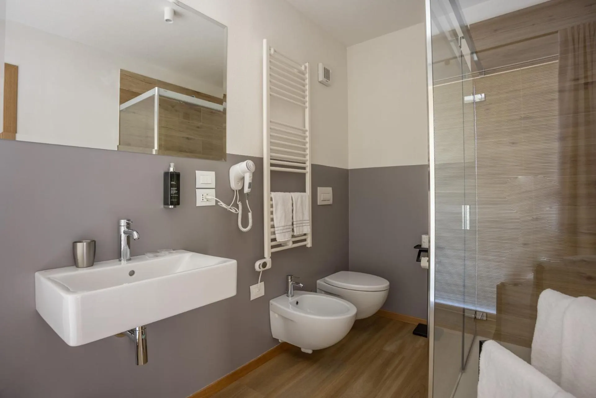 Bathroom in Giallo Dolomiti Wellness