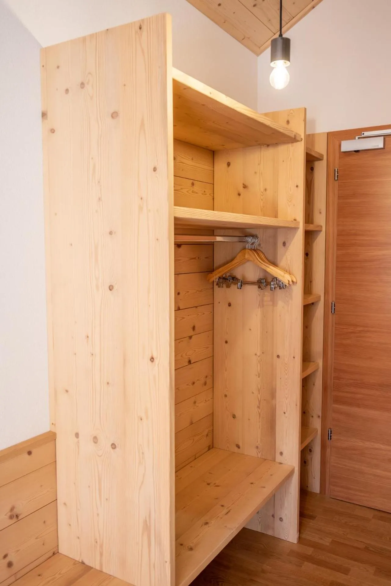 wardrobe in Giallo Dolomiti Wellness