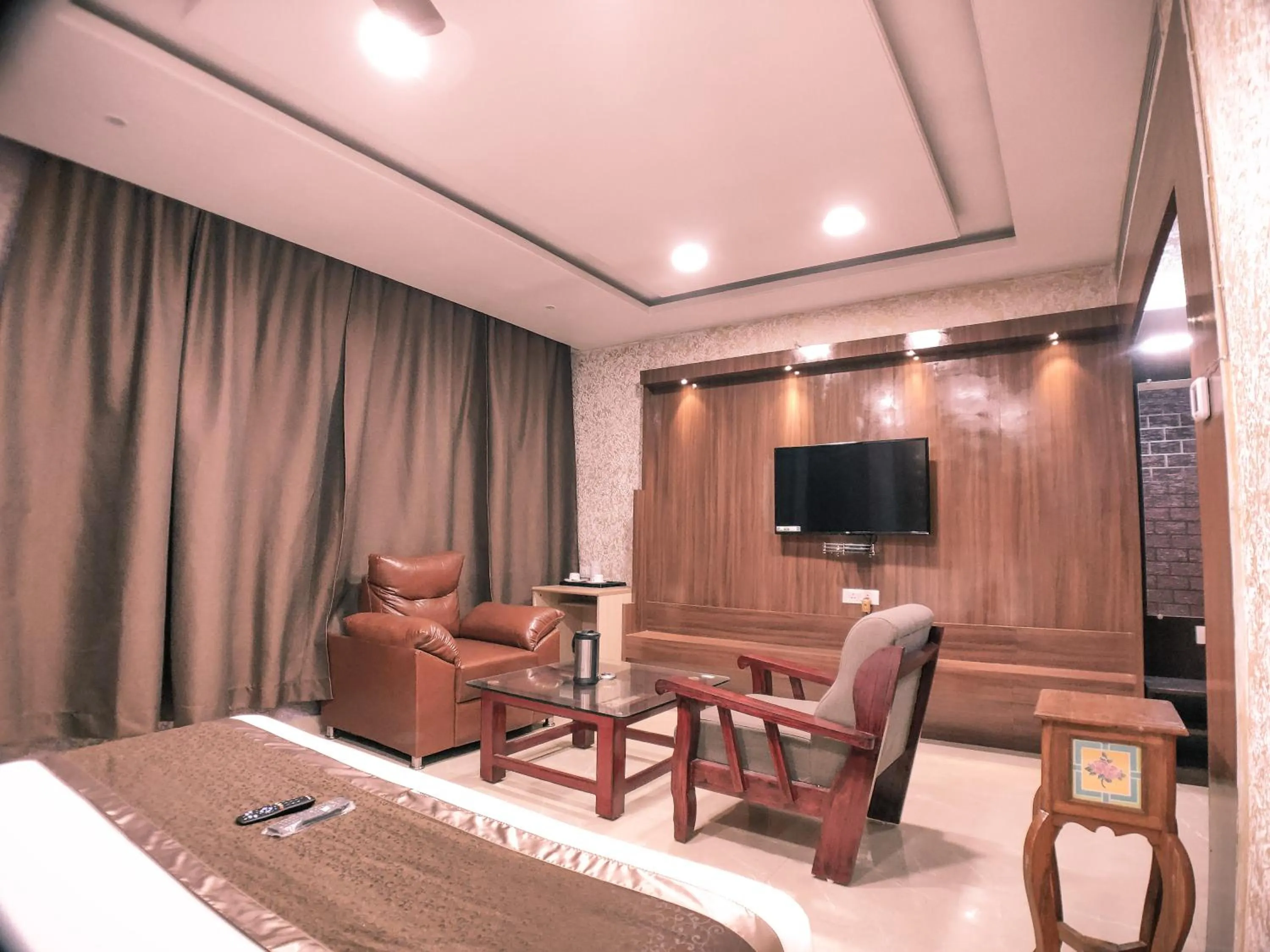 TV and multimedia in Hotel Vishnu Empire