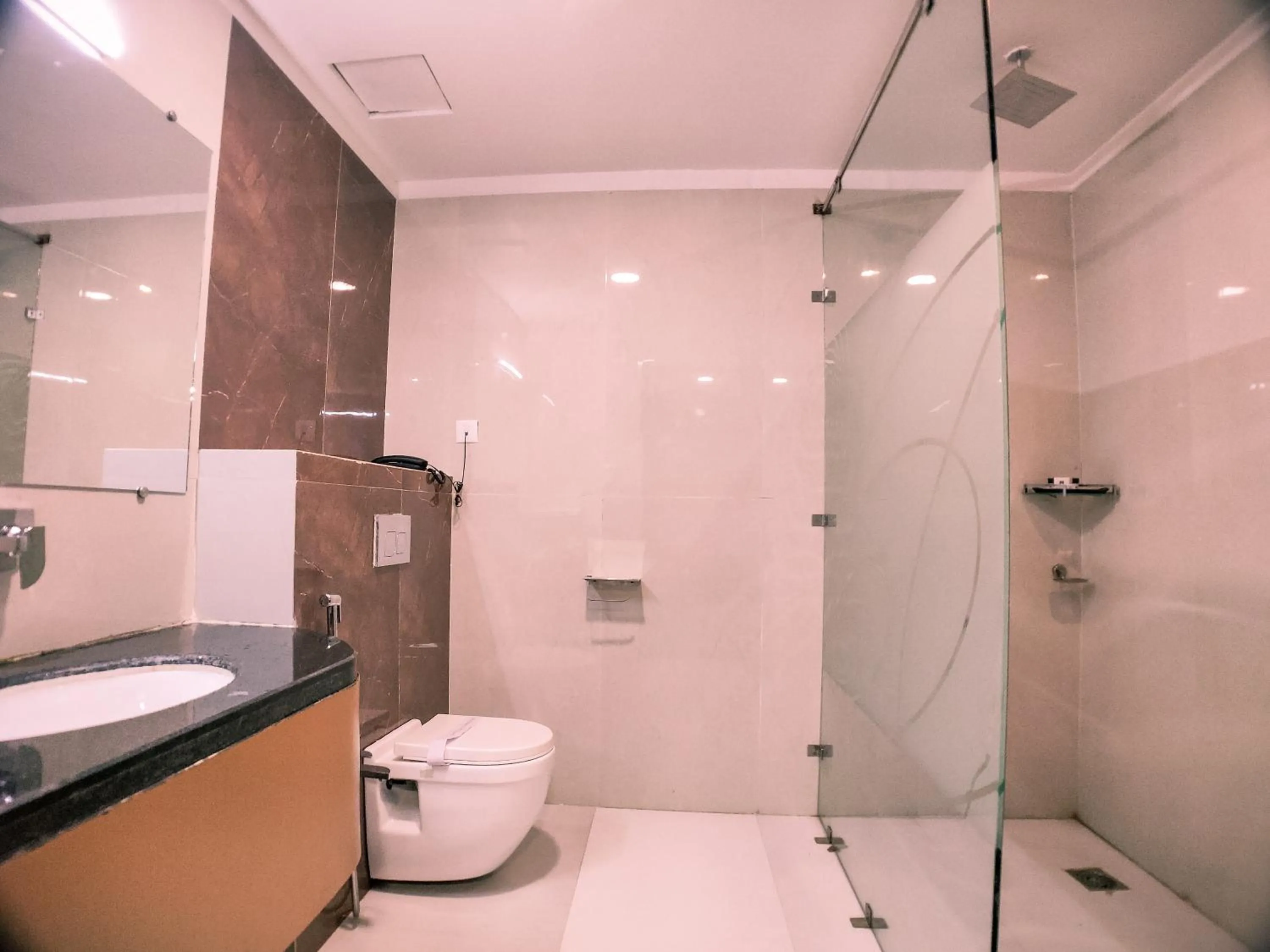 Bathroom in Hotel Vishnu Empire