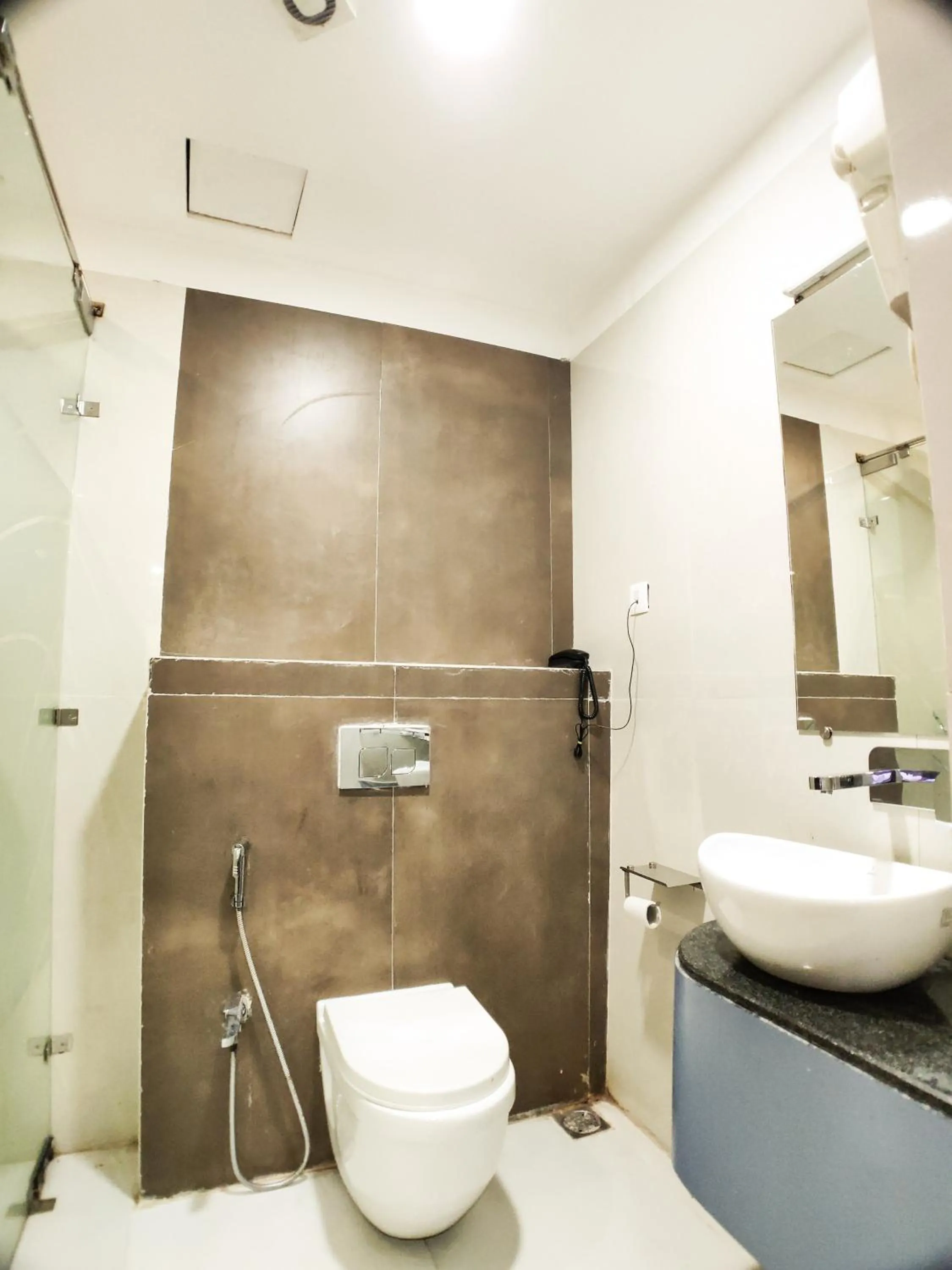 Bathroom in Hotel Vishnu Empire