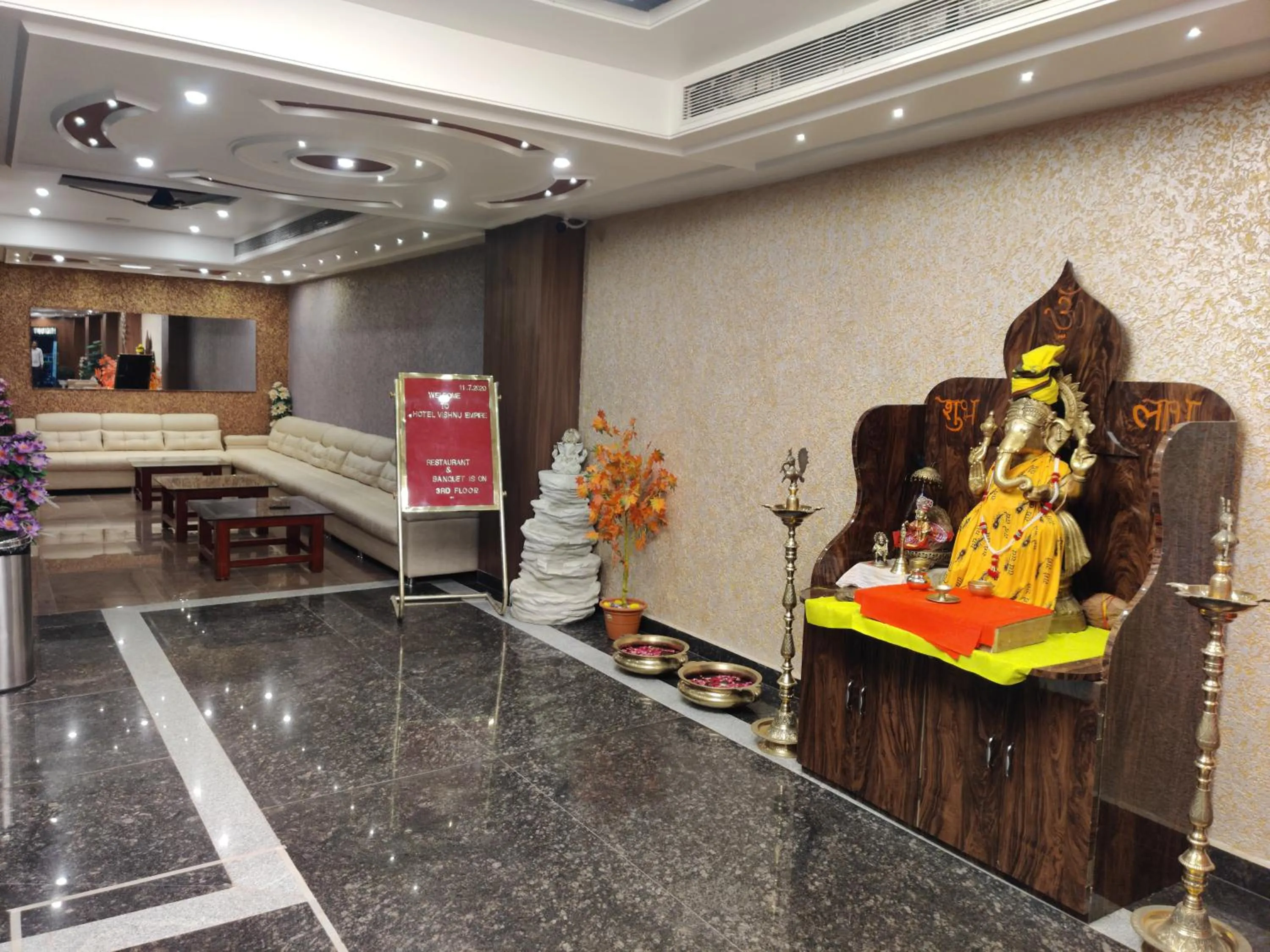 Lobby or reception in Hotel Vishnu Empire