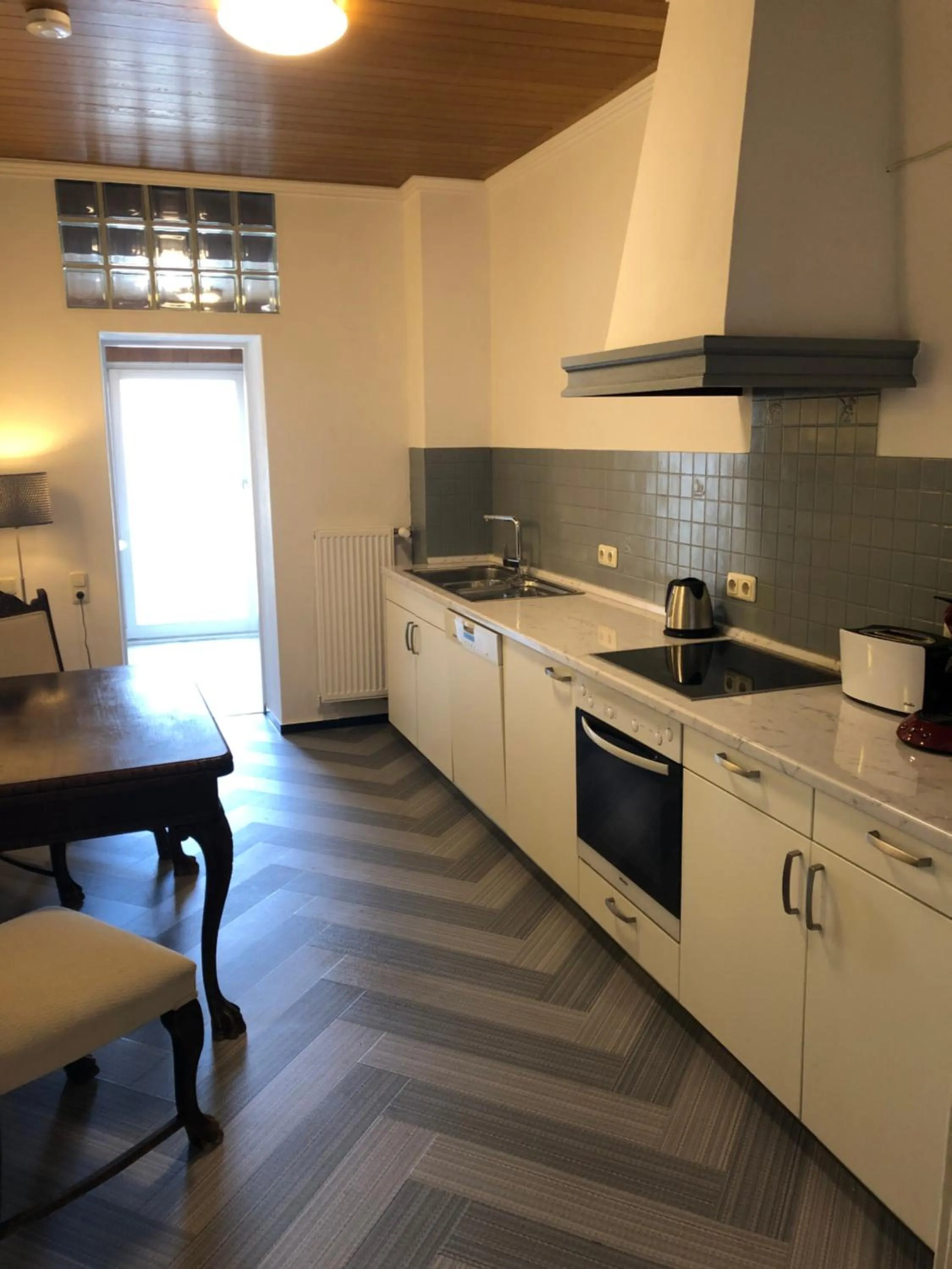 Kitchen or kitchenette in bensons hotel