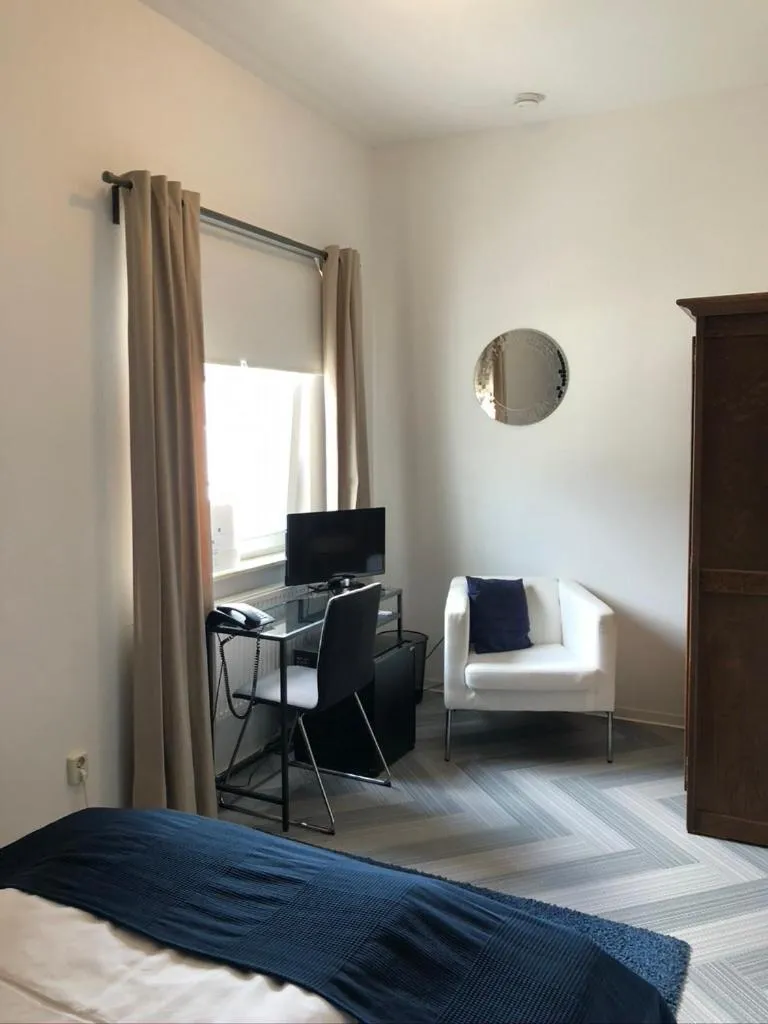 TV and multimedia, Bed in bensons hotel