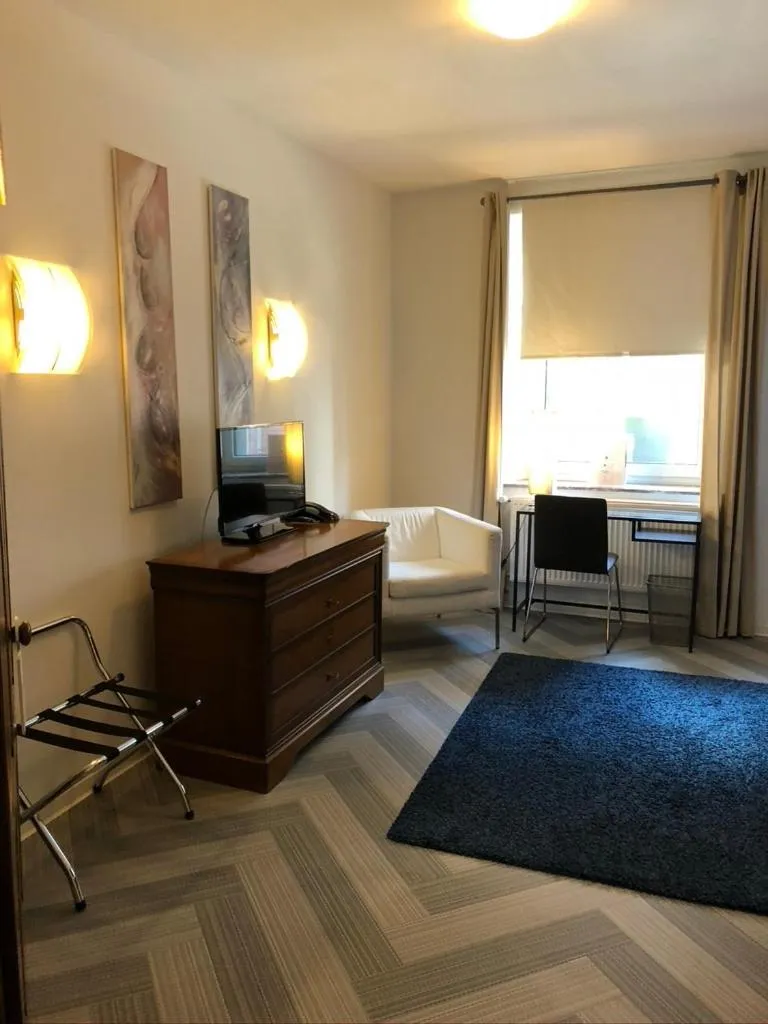 TV and multimedia, Bed in bensons hotel