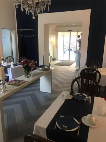 Restaurant/places to eat, Bed in bensons hotel