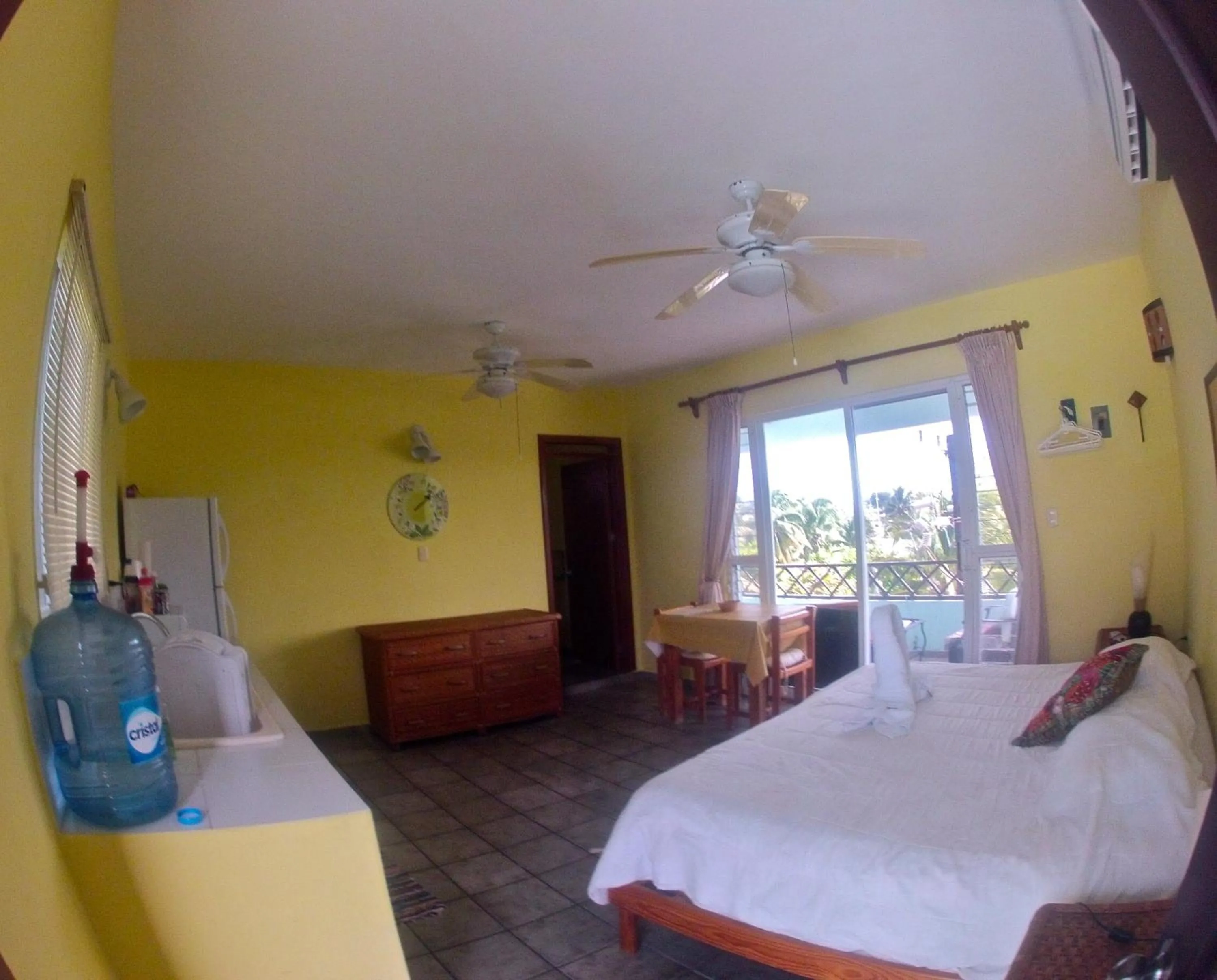 Photo of the whole room, Bed in Sea Hawk Suites