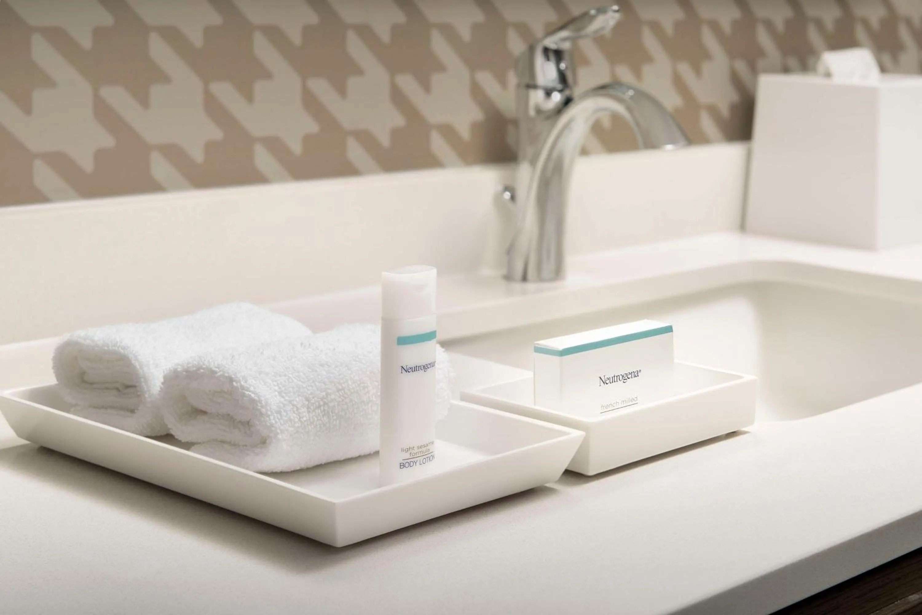 Bathroom in Home2 Suites By Hilton Clovis Fresno Airport