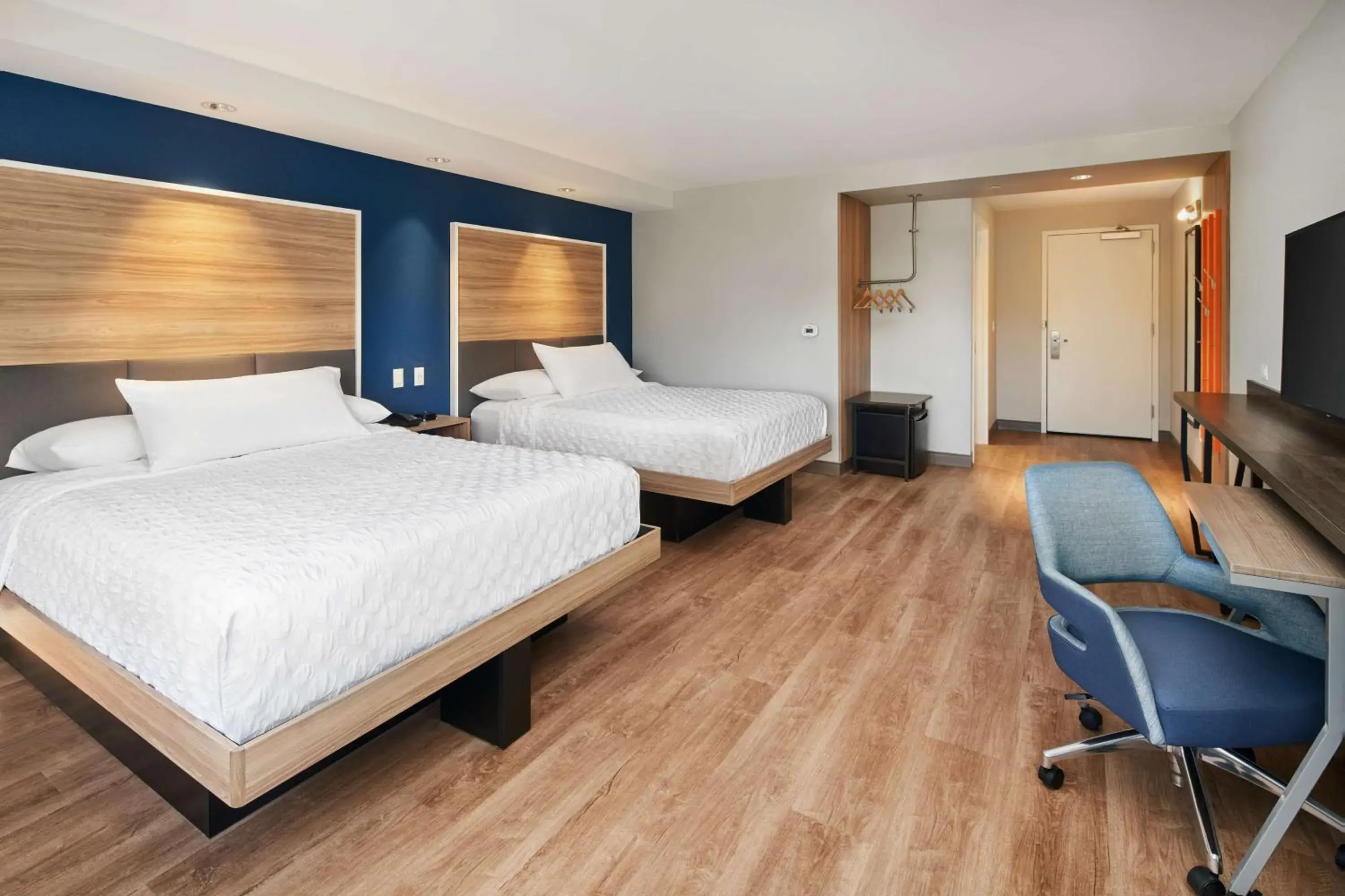 Queen Room with Two Queen Beds - Mobility Access in Tru By Hilton Ft Lauderdale Airport Queen Room with Two Queen Beds - Mobility Access in Tru By Hilton Ft Lauderdale Airport