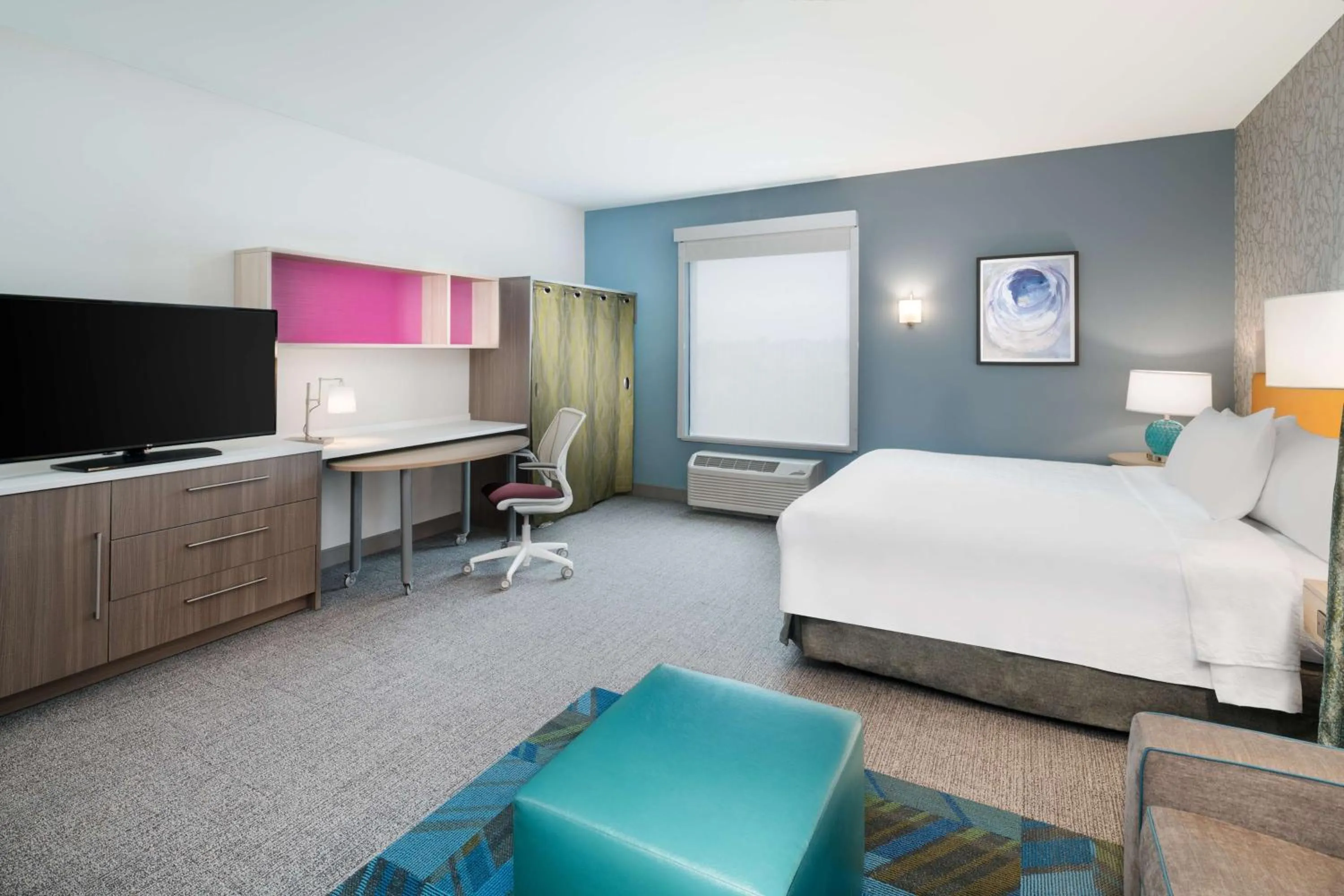 Bedroom, Bed in Home2 Suites By Hilton Brunswick