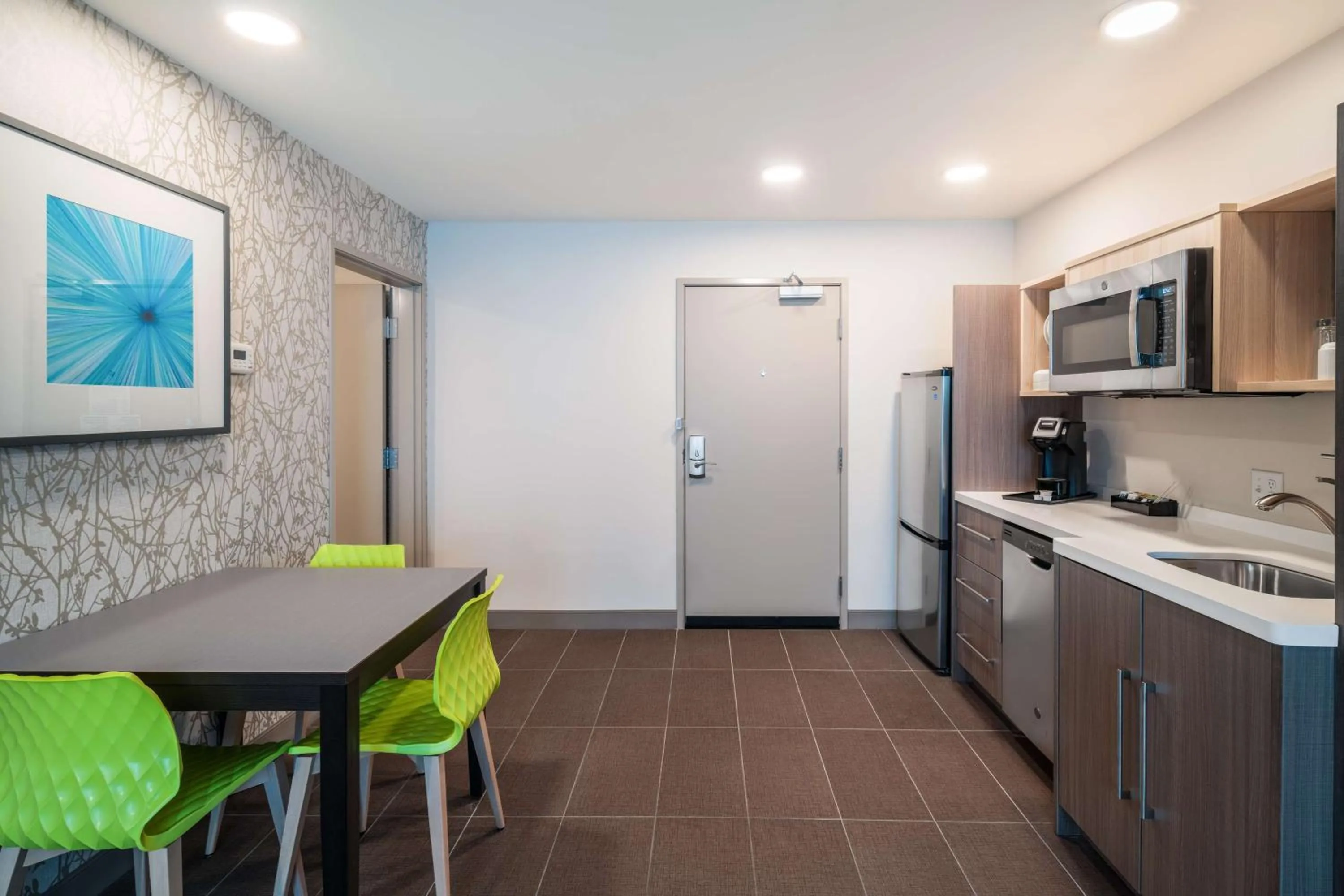 Kitchen or kitchenette in Home2 Suites By Hilton Brunswick