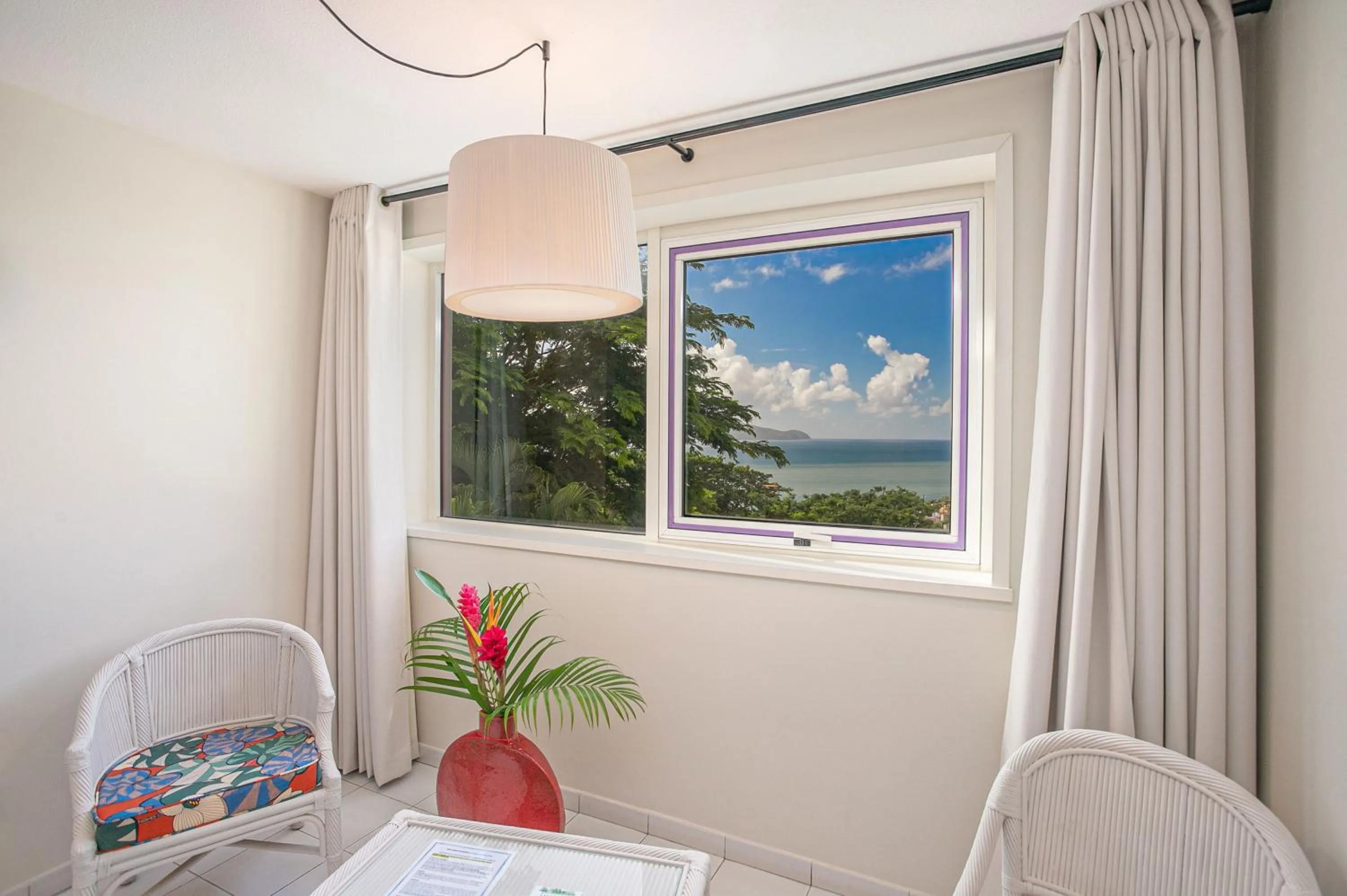 Photo of the whole room in Karibea Squash Hôtel