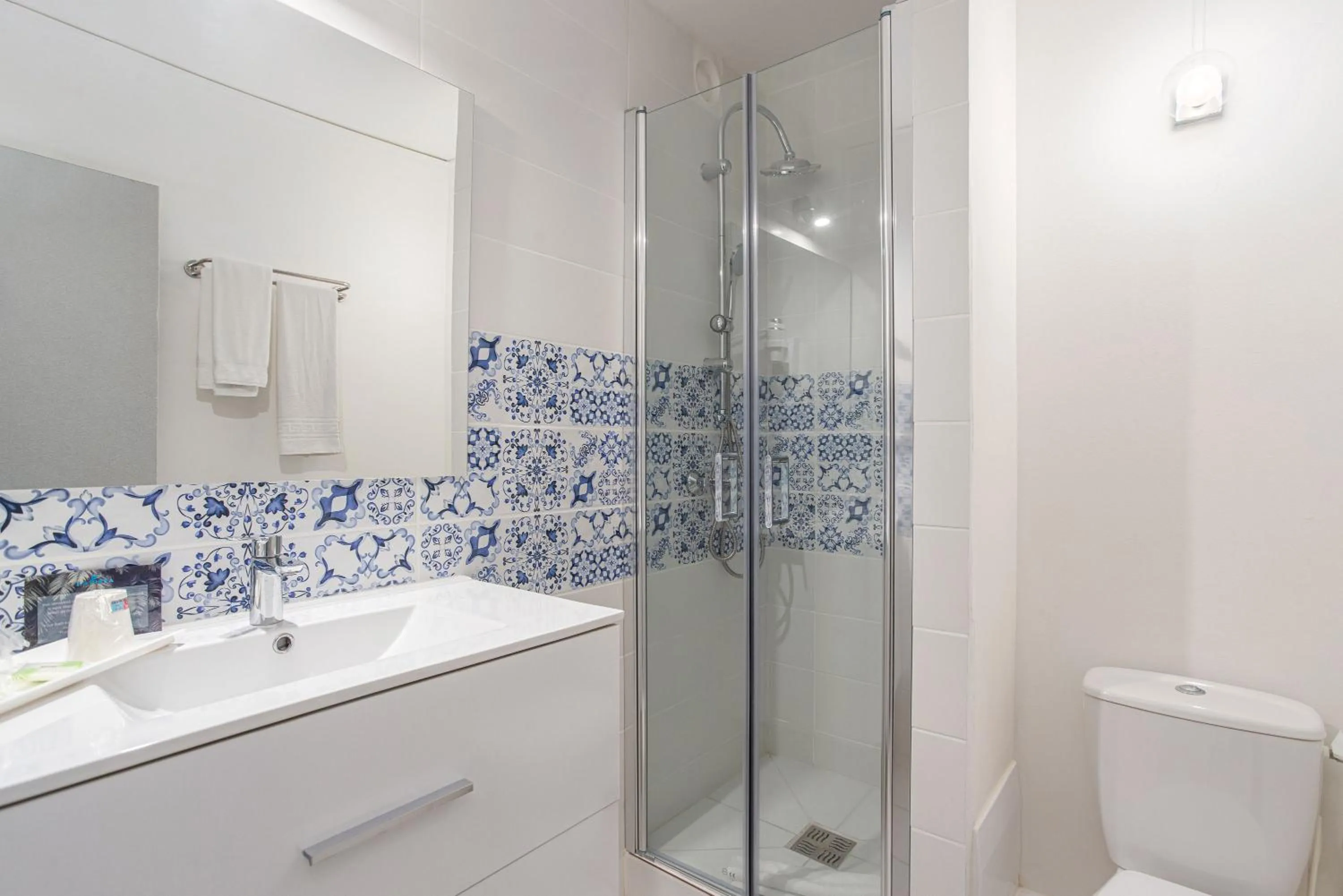 Shower in Karibea Squash Hôtel