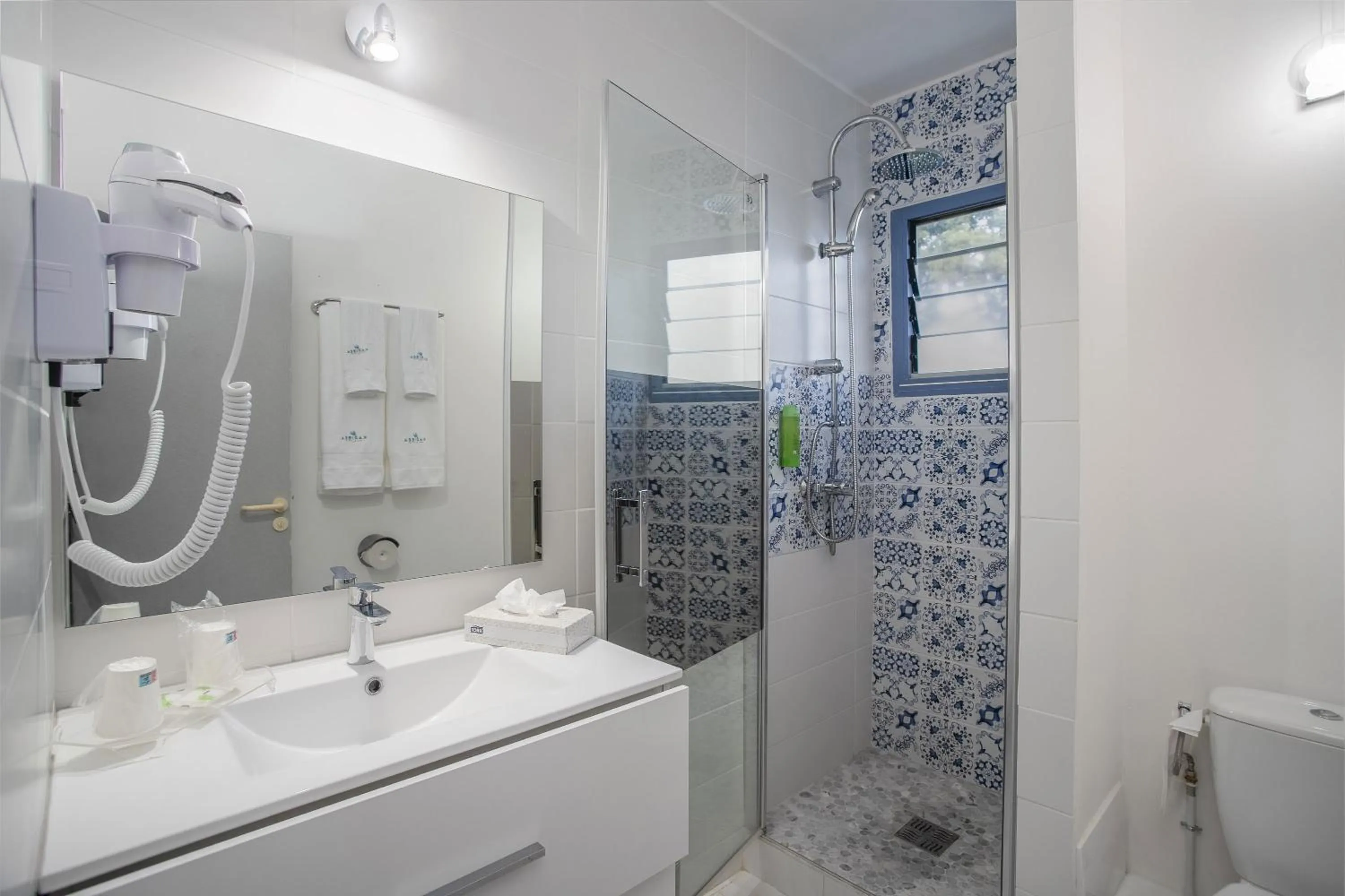 Shower in Karibea Squash Hôtel