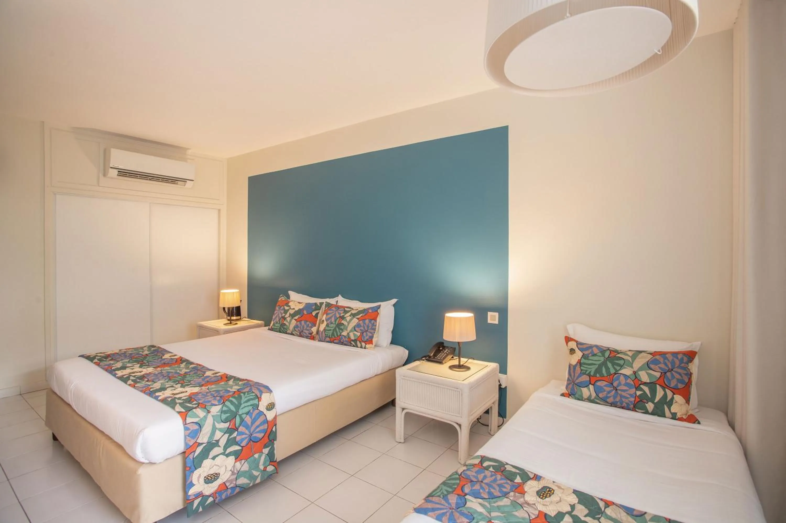 Bed in Karibea Squash Hôtel