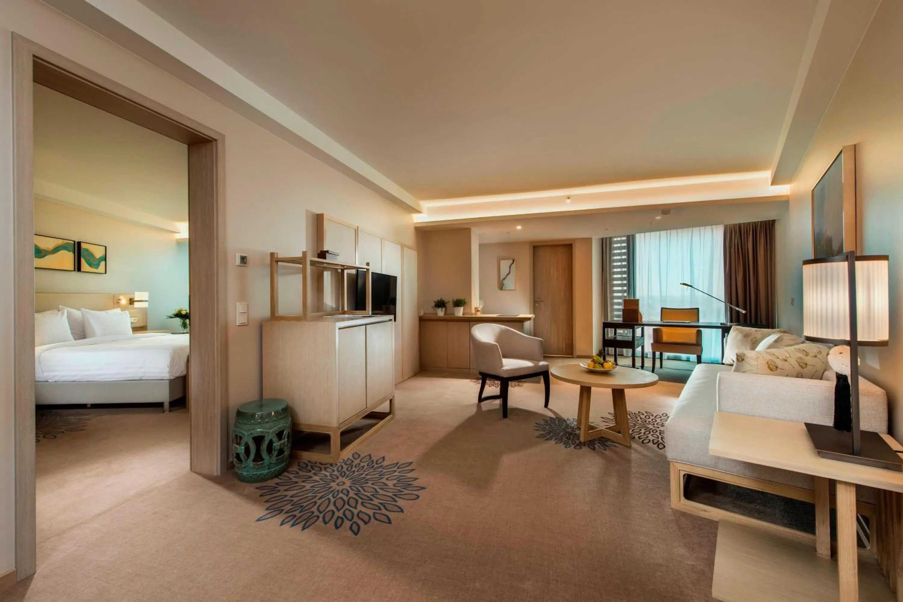 Living room, Bed in Delta Hotels by Marriott Frankfurt Offenbach