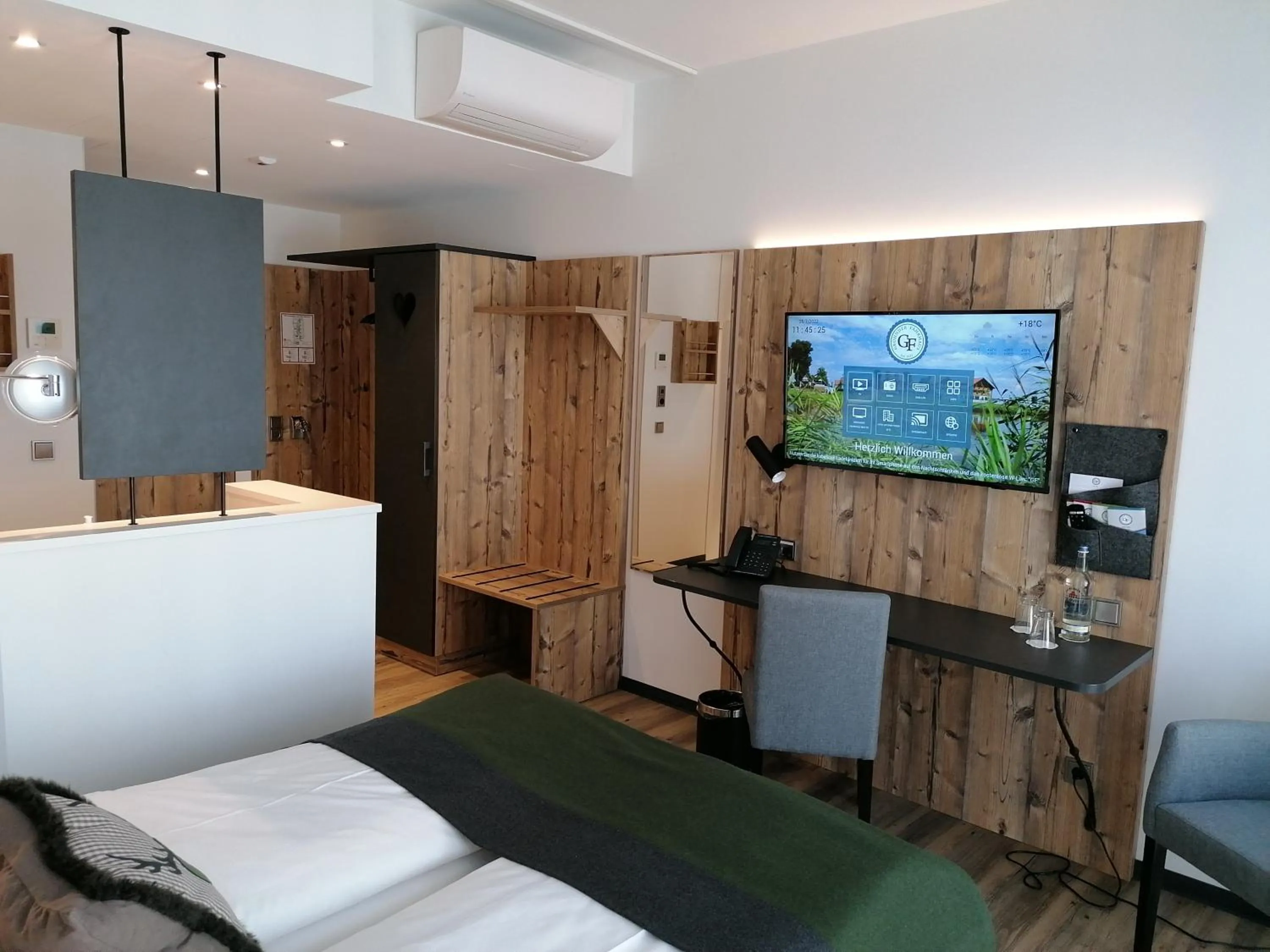 Photo of the whole room, Bed in Hotel Grohnder Fährhaus