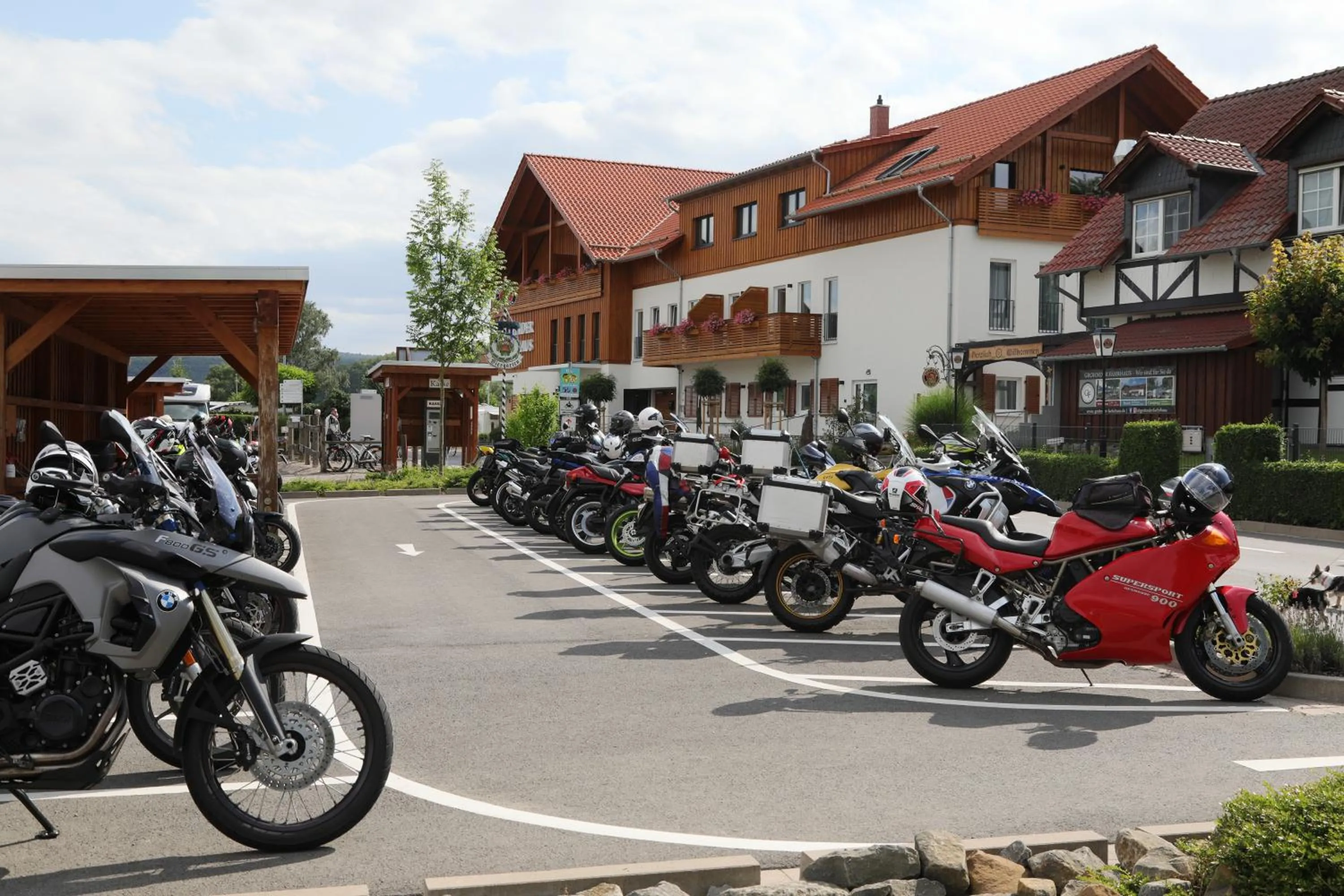 Parking in Hotel Grohnder Fährhaus