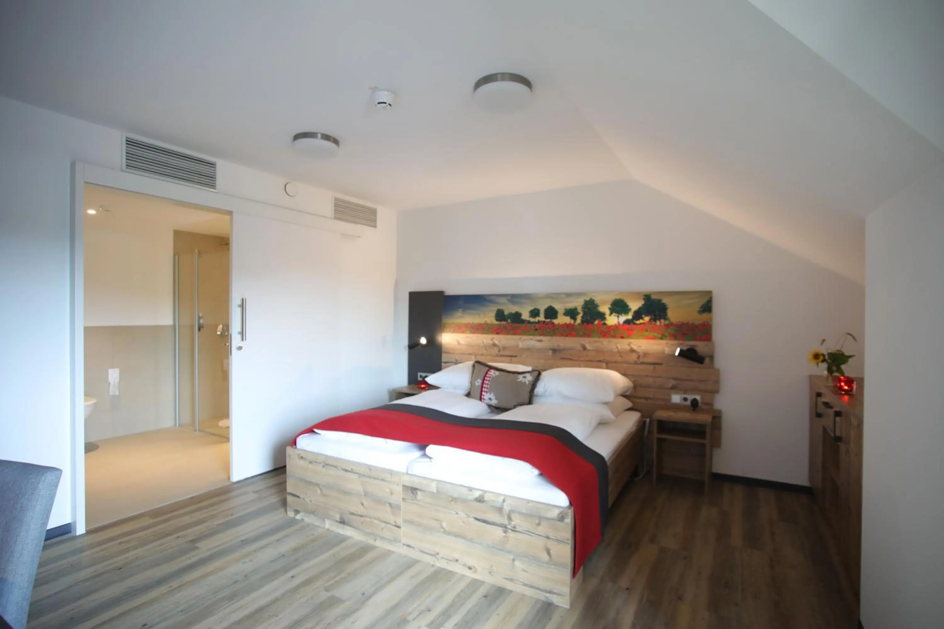 Photo of the whole room, Bed in Hotel Grohnder Fährhaus