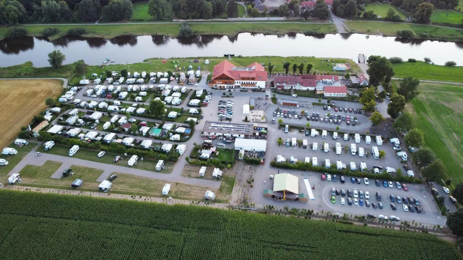 Property building in Hotel Grohnder Fährhaus