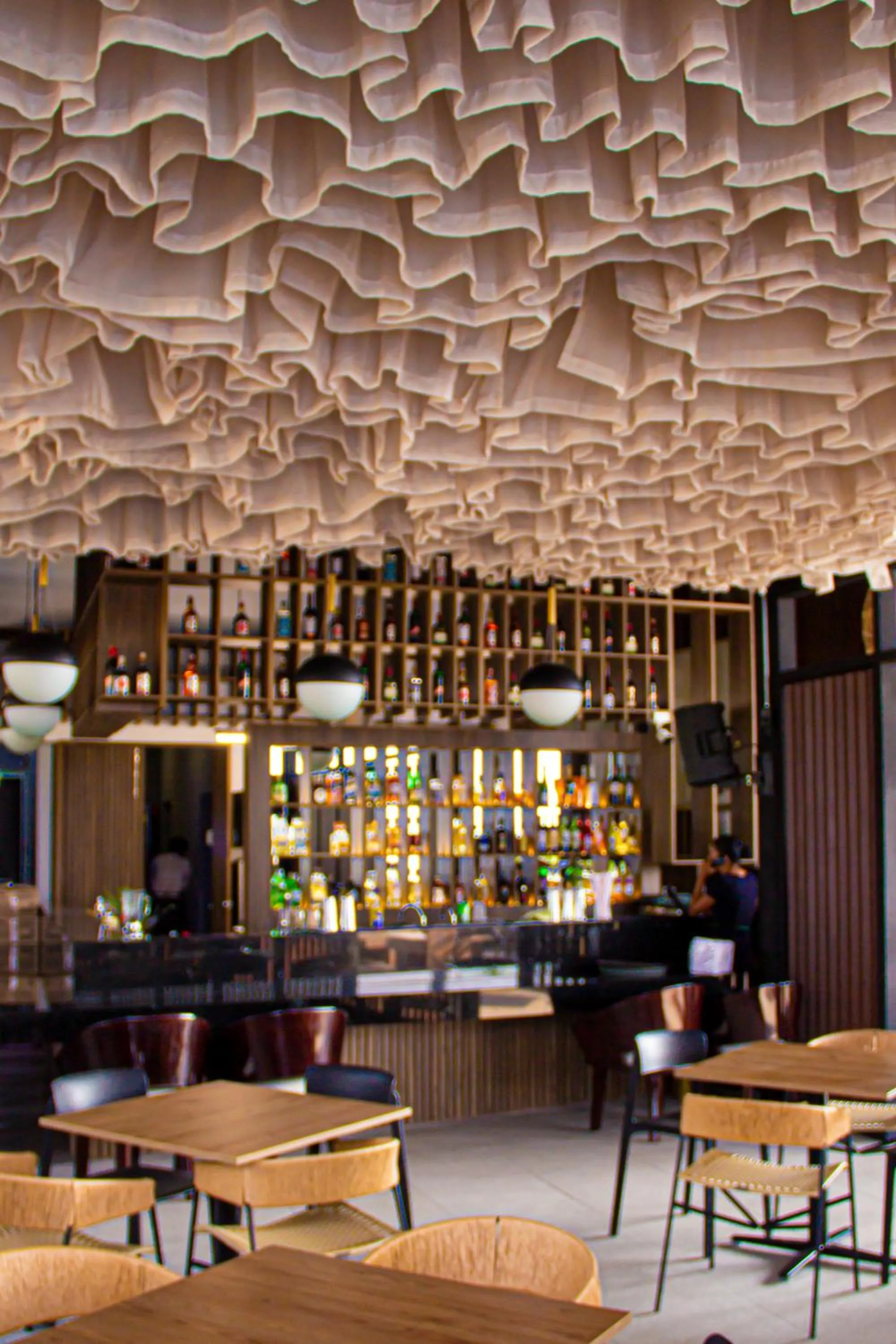 Lounge or bar in Holiday Inn Bucaramanga Cacique by IHG