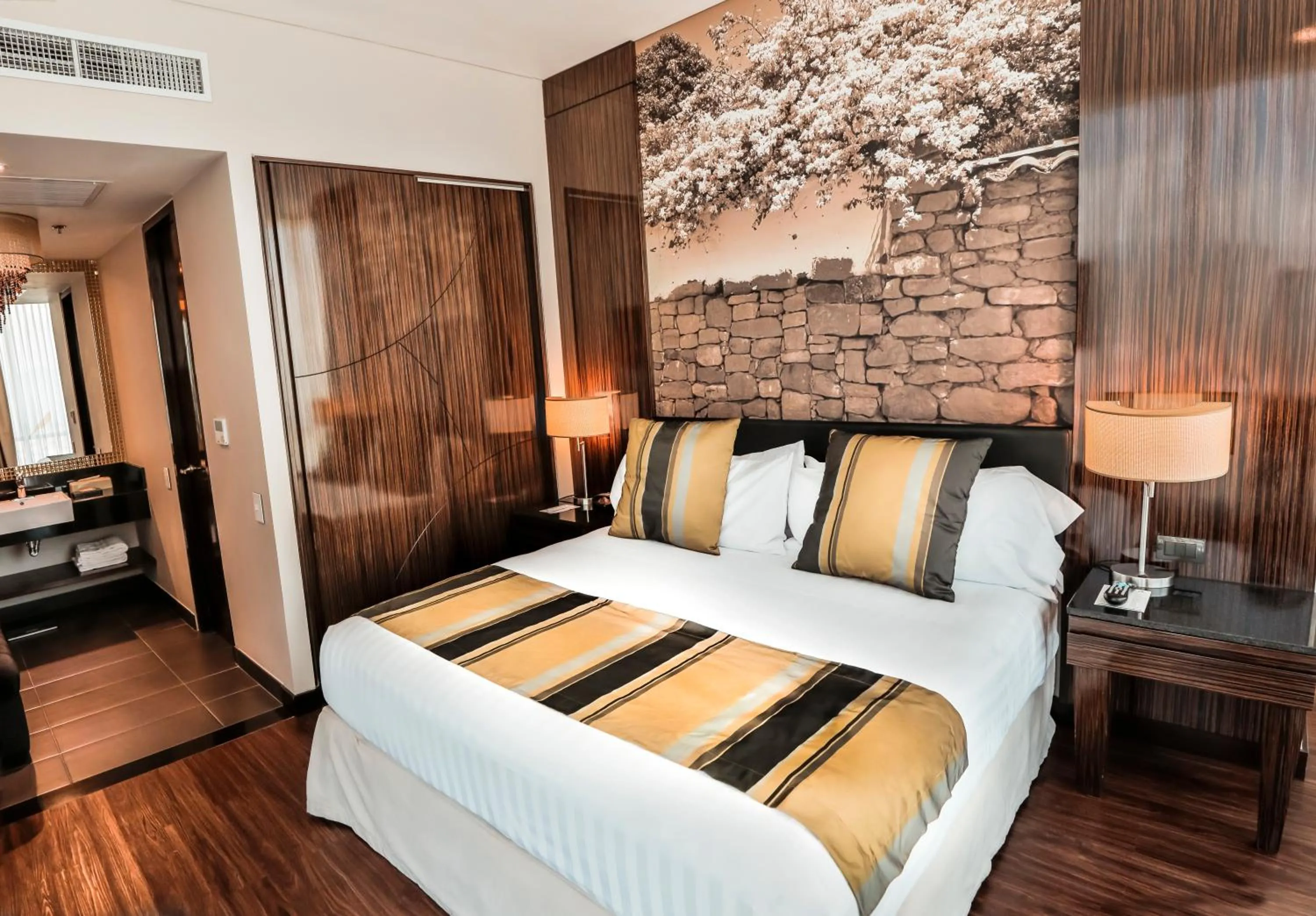 Photo of the whole room, Bed in Holiday Inn Bucaramanga Cacique by IHG